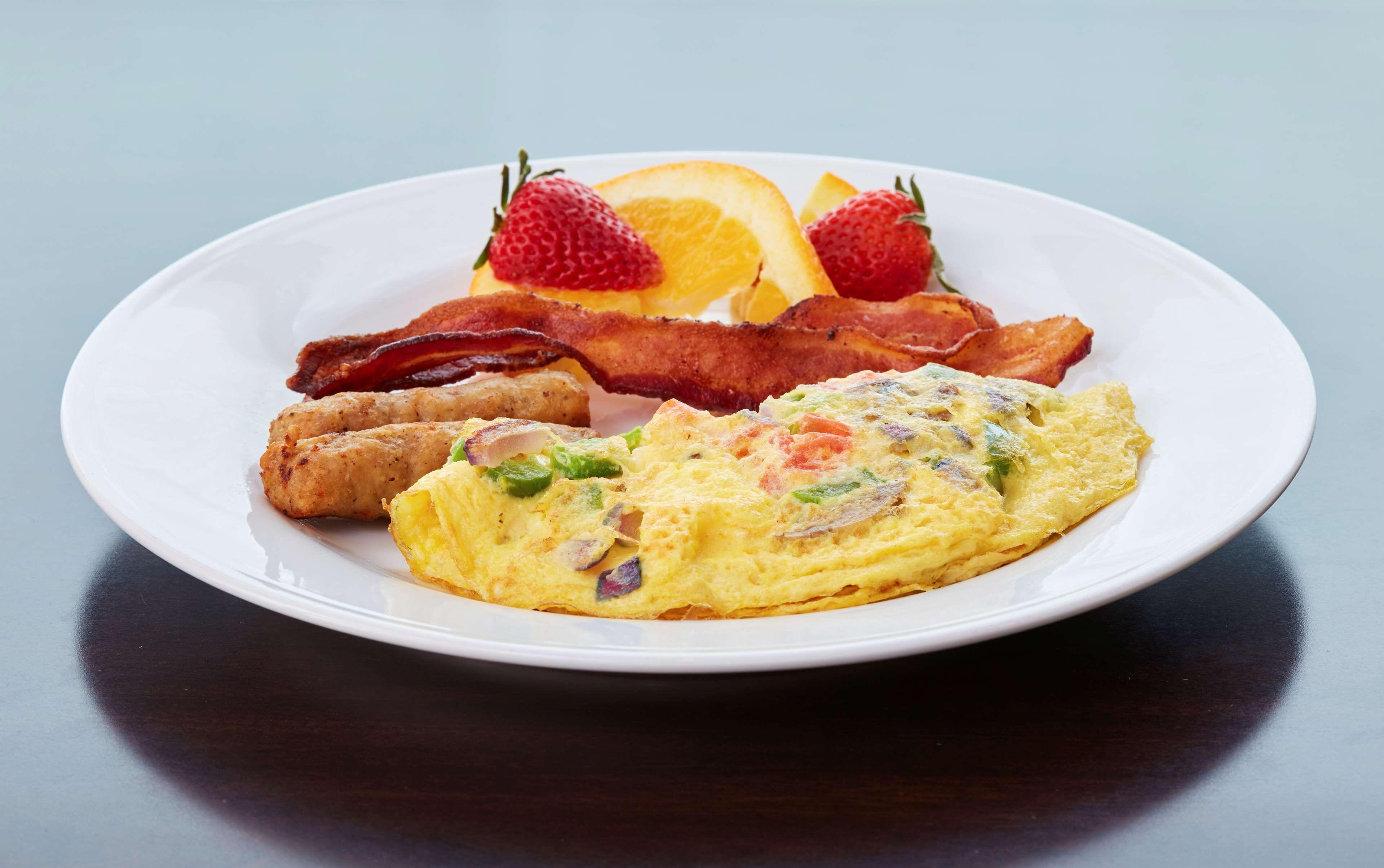 Hilton Garden North 3*