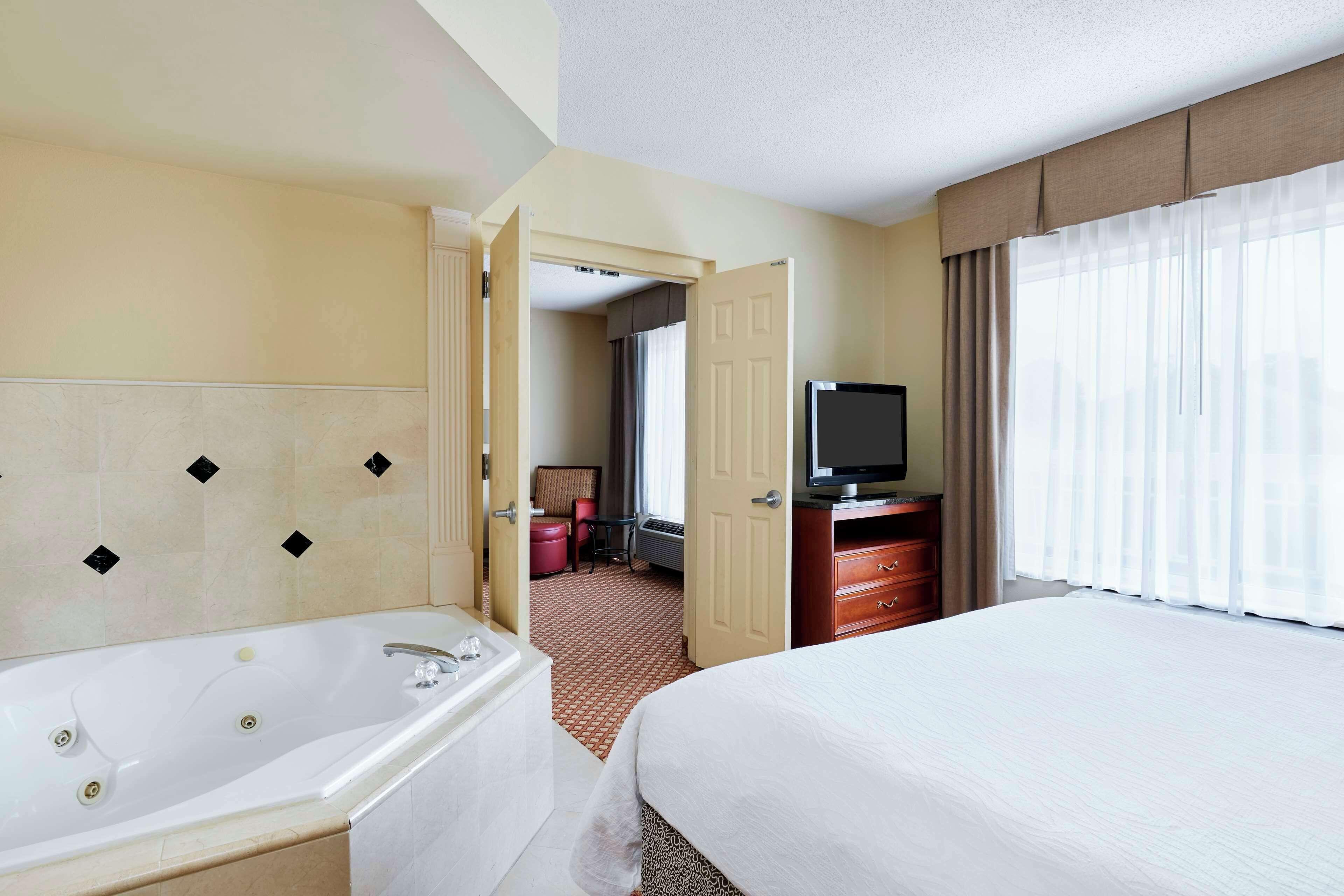 Hilton Garden North Hotel 3*