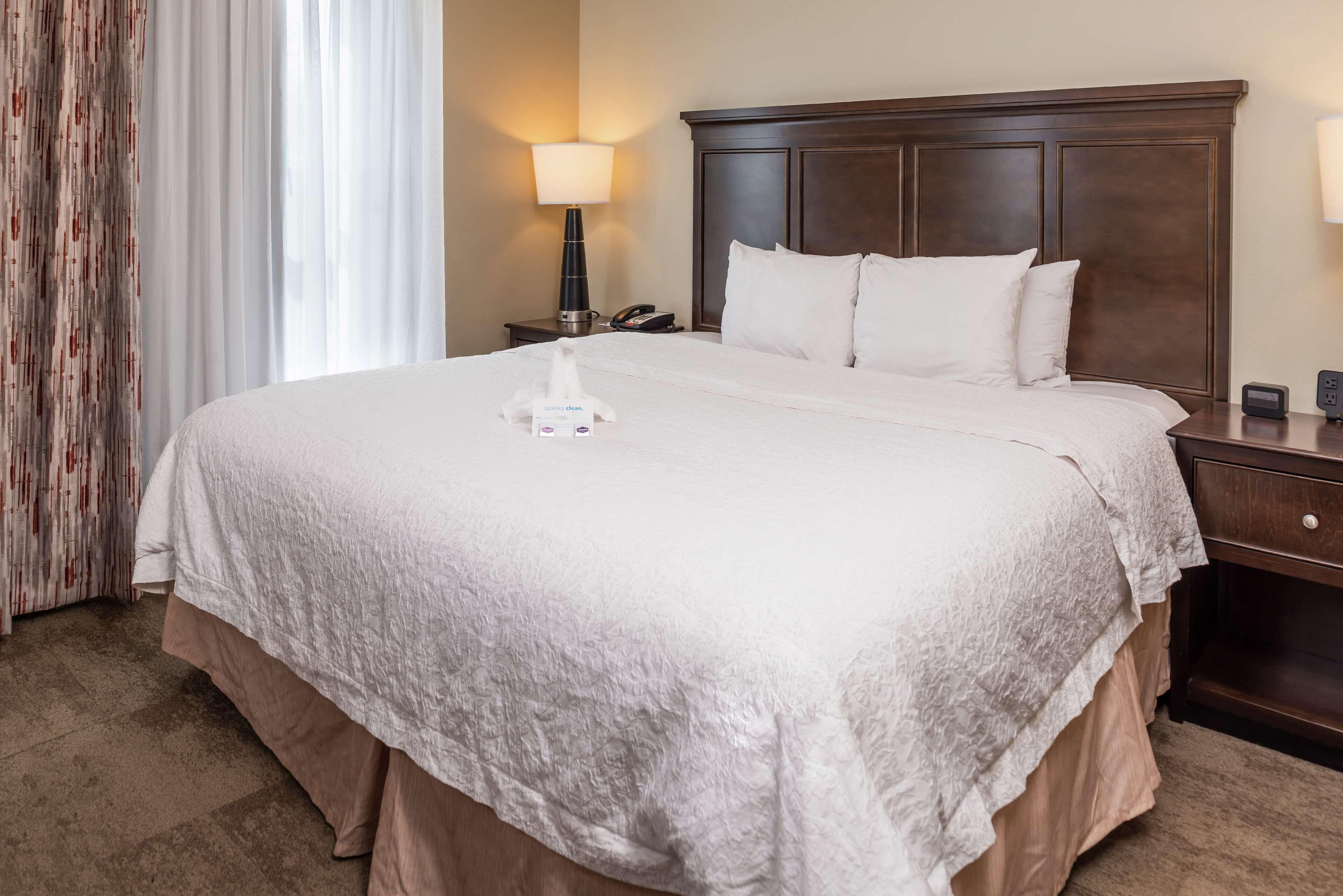 Hampton & Arrowood Rd Hotel