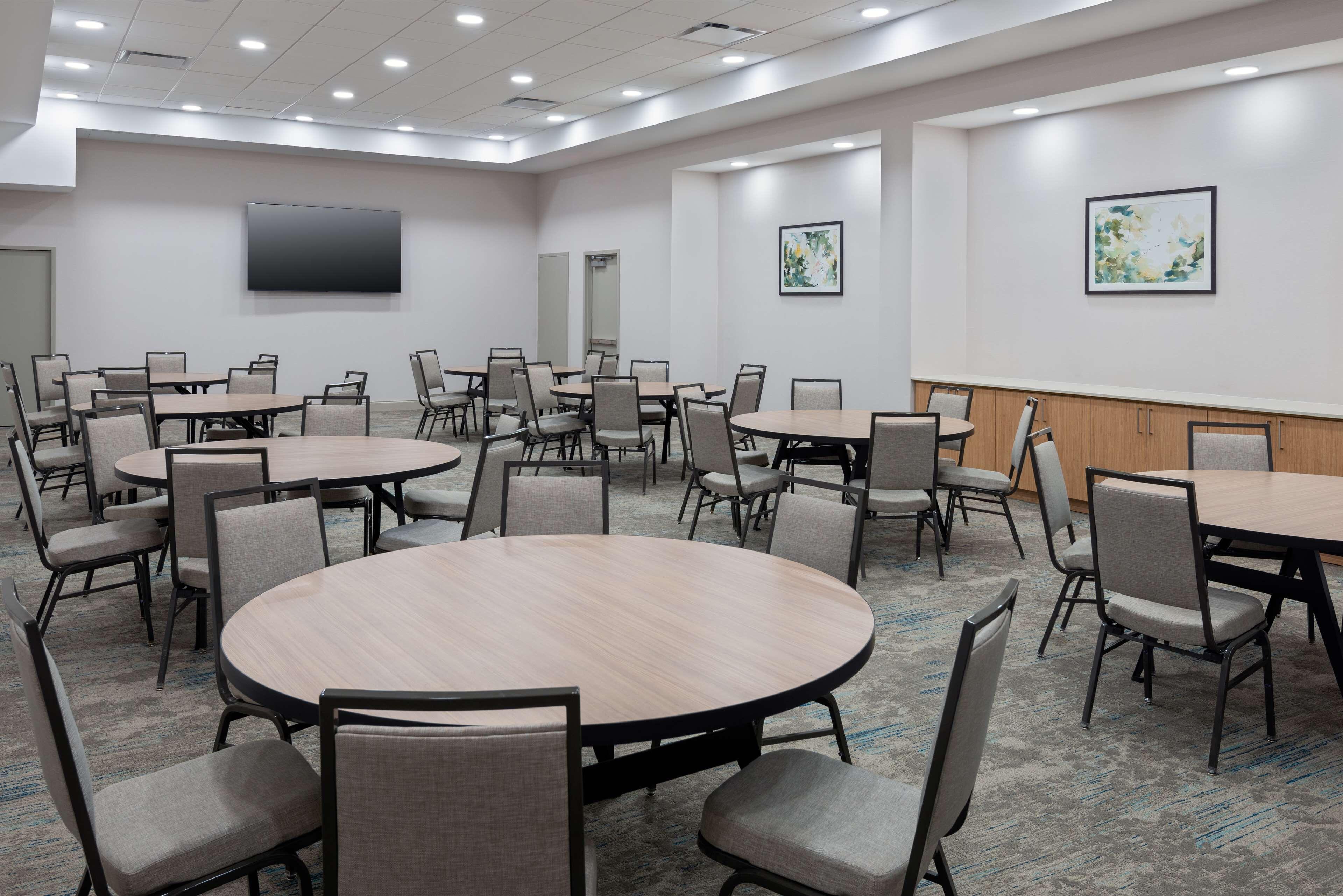 Hilton Garden Uptown Hotel