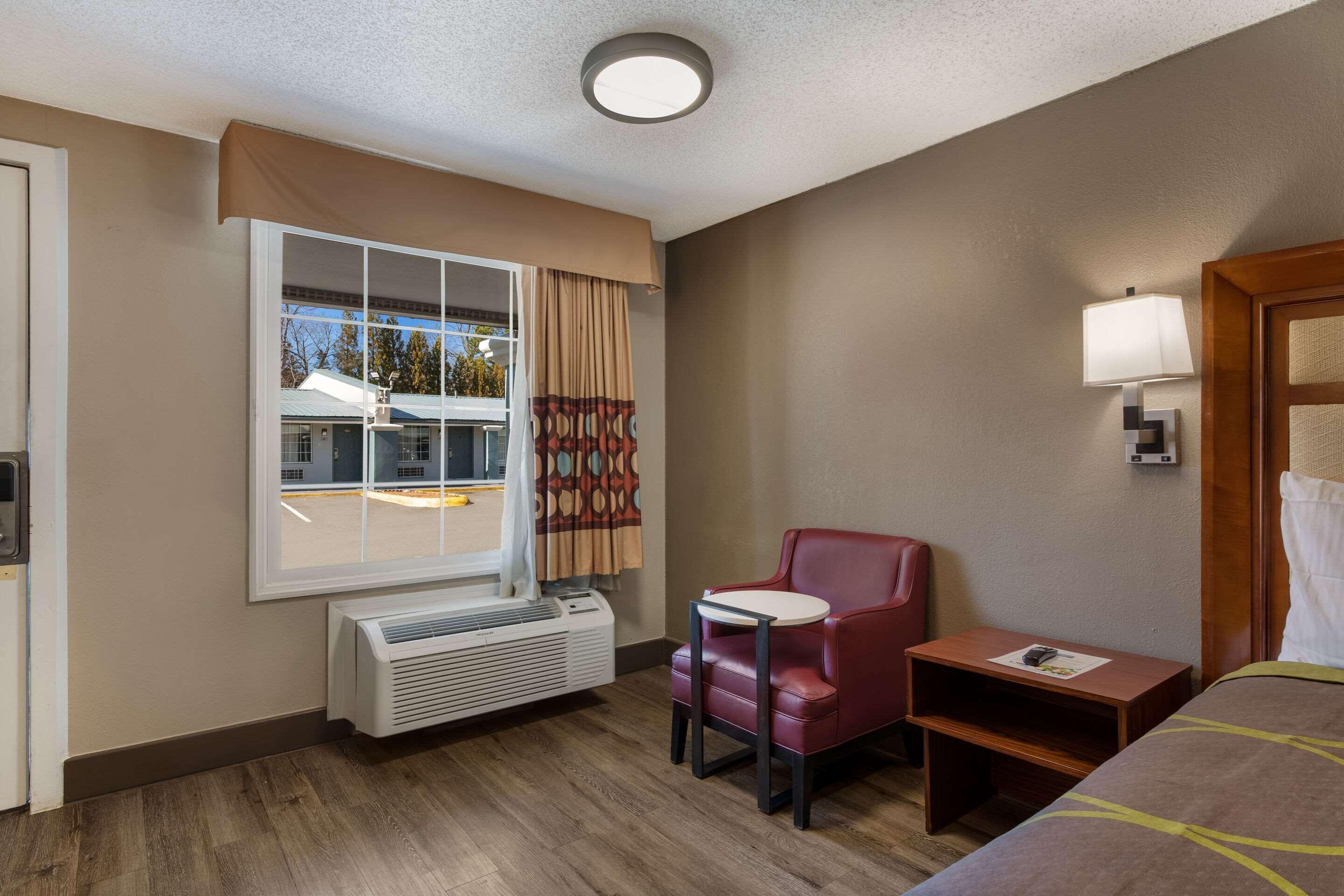 Rodeway Airport Area Inn