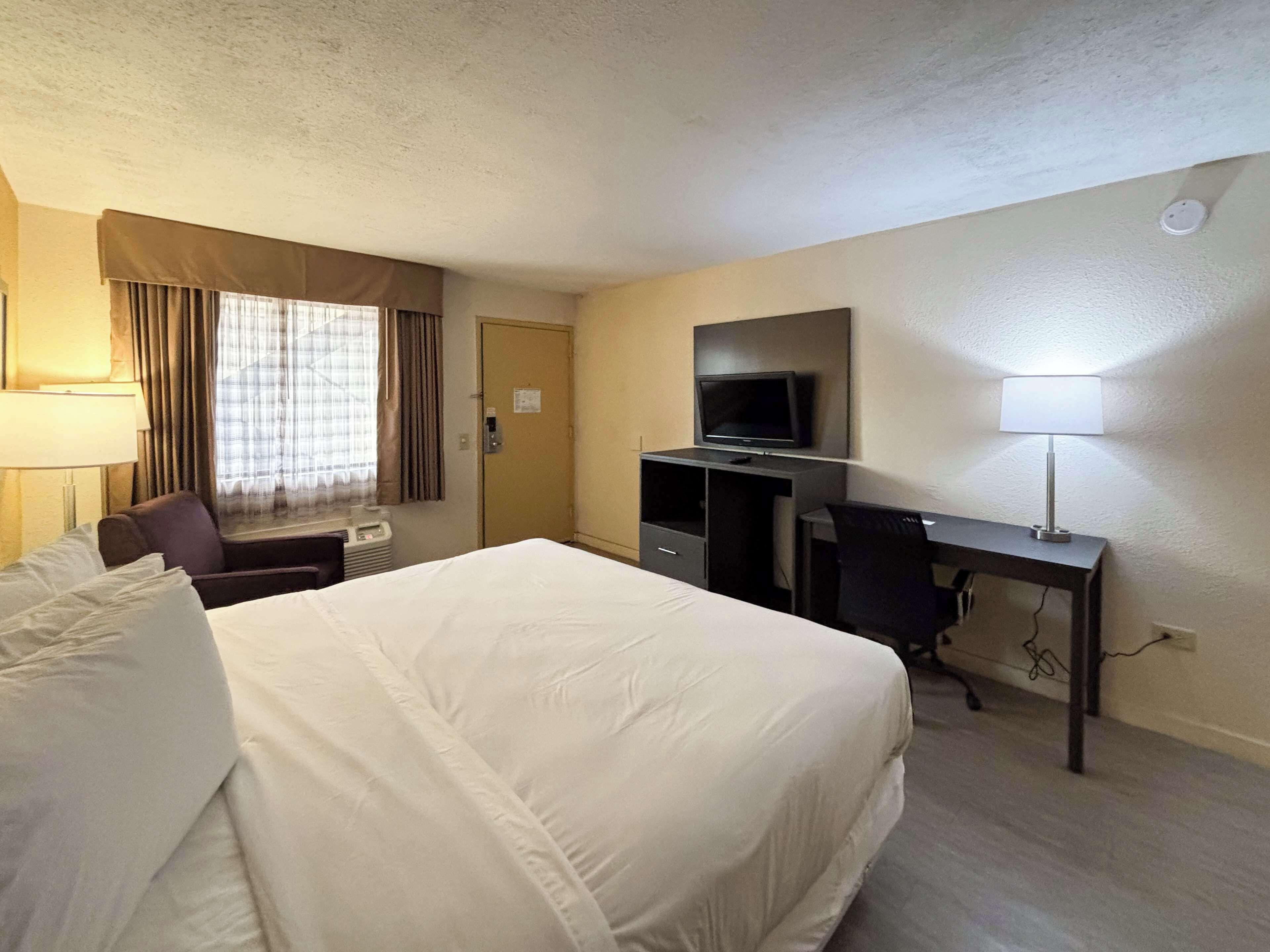 Sunset Northlake Motel