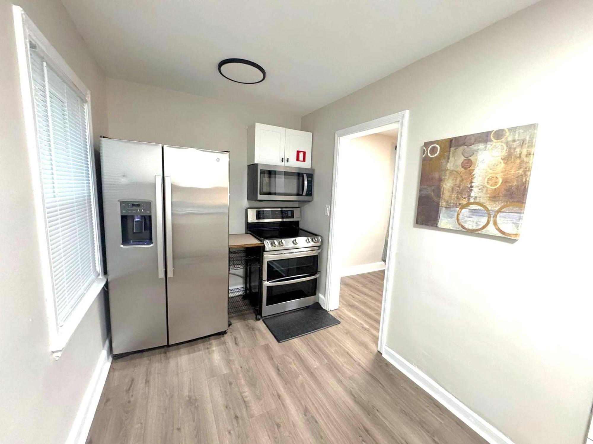 Holiday home 4-beds, 2-bath, Old Charm, Updated Comfort