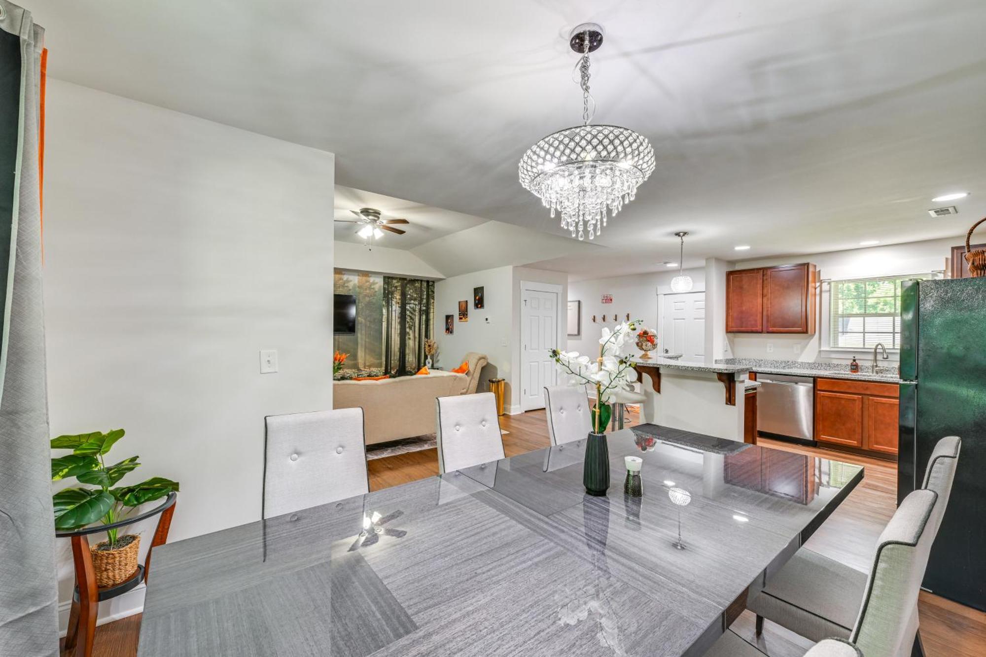 3bd House With Quiet Living, Access 6mi To Dtwn Holiday home