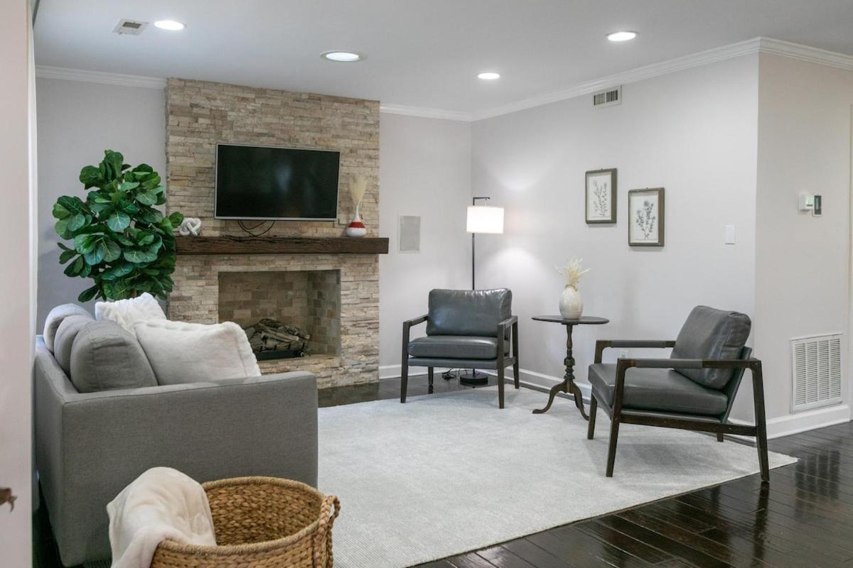 Cozy With Pool Chefs Kitchen In Prime Area Charlotte