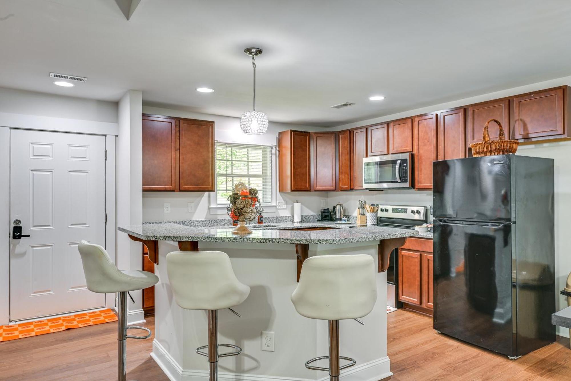 3bd House With Quiet Living, Access 6mi To Dtwn Holiday home Charlotte