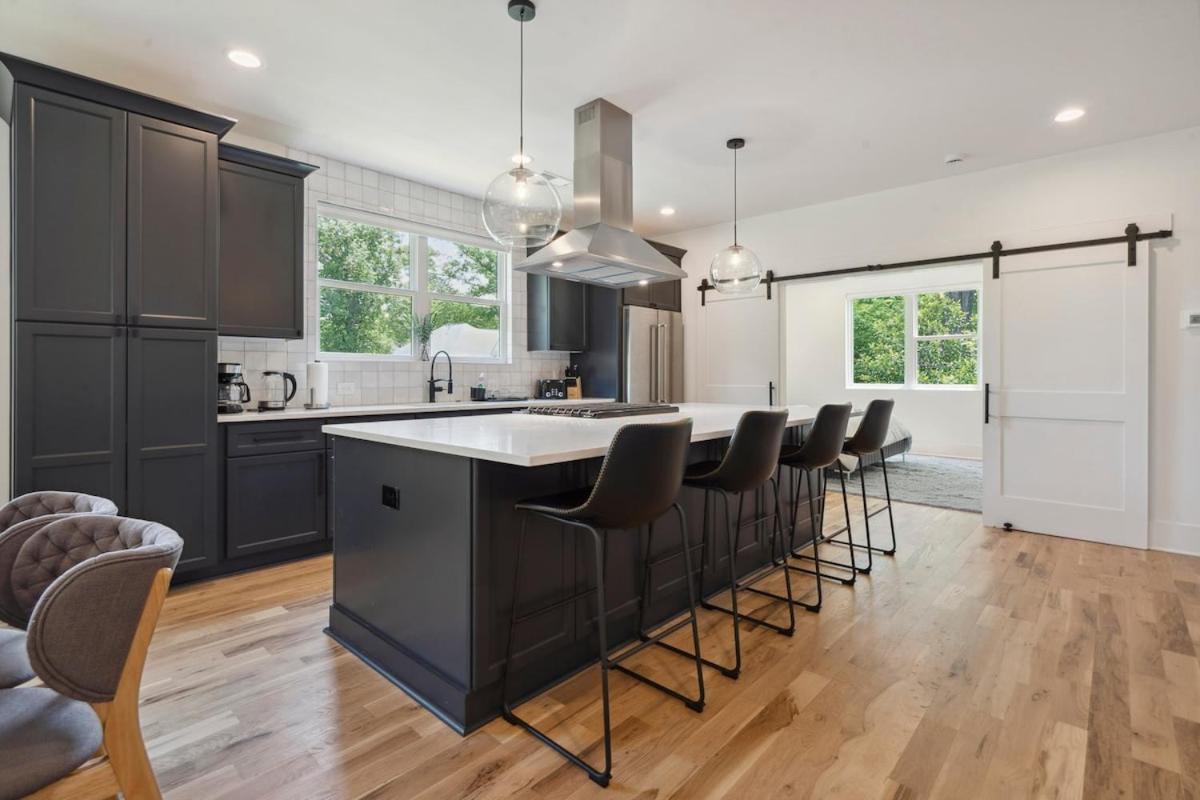 Luxury Build - King Beds - Minutes To Uptown *