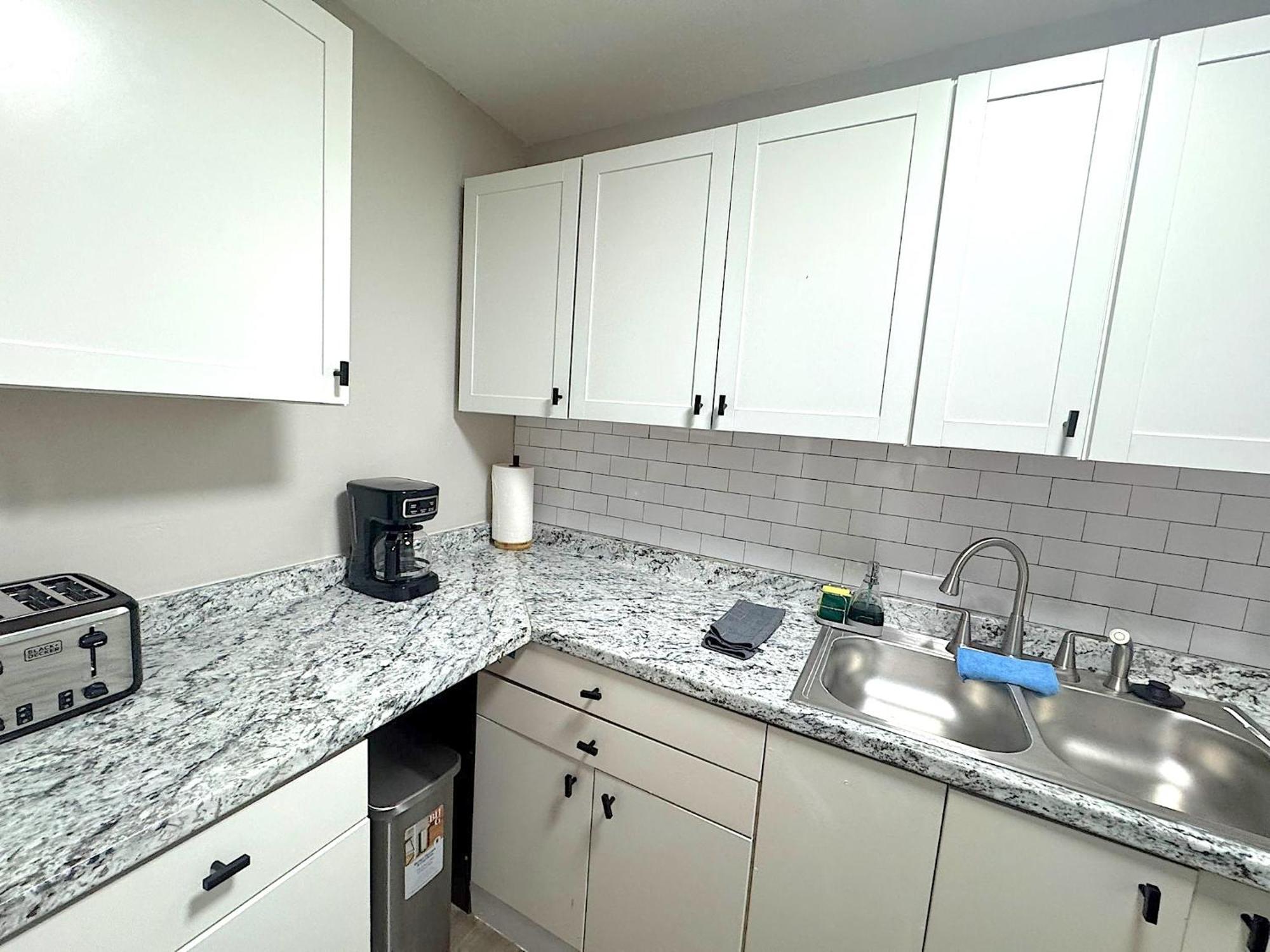 Holiday home 4-beds, 2-bath, Old Charm, Updated Comfort