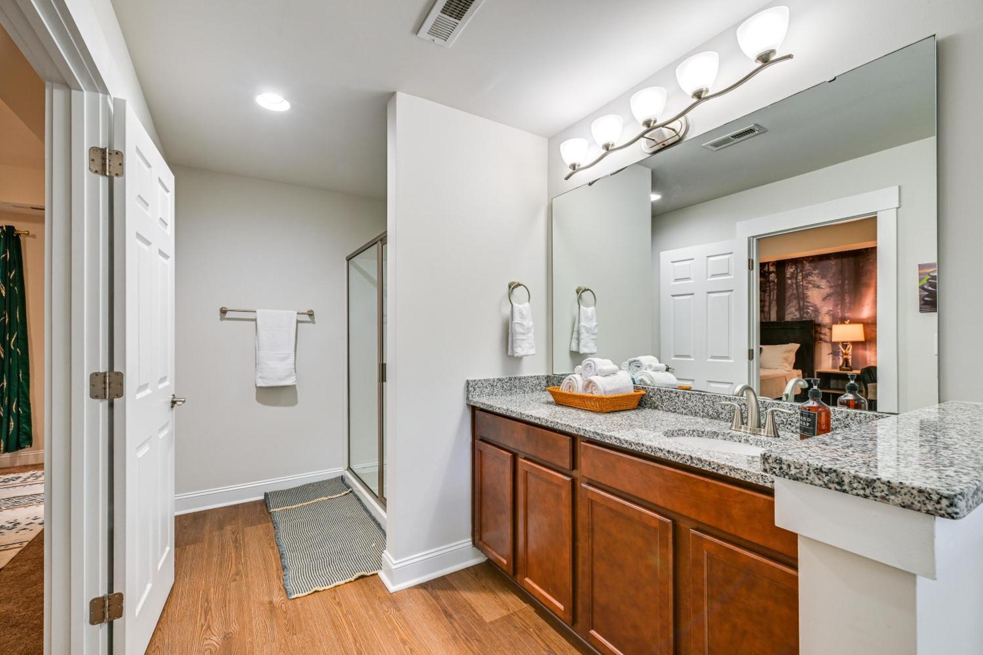 3bd House With Quiet Living, Access 6mi To Dtwn Holiday home Charlotte