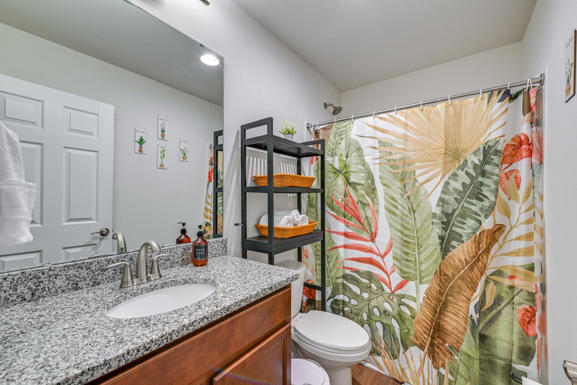 3bd House With Quiet Living, Access 6mi To Dtwn Holiday home *