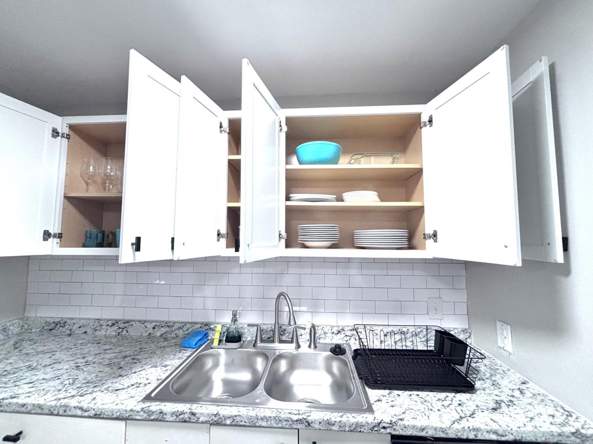 4-beds, 2-bath, Old Charm, Updated Comfort Holiday home