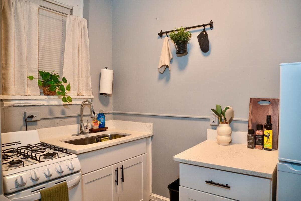 Uptown Funk Getaway With Parking & Walk To Stadiums, Nightlife Apartment Charlotte