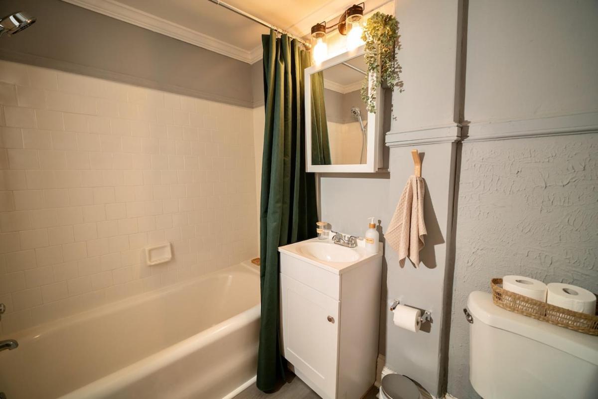 Uptown Funk Getaway With Parking & Walk To Stadiums, Nightlife Apartment Charlotte