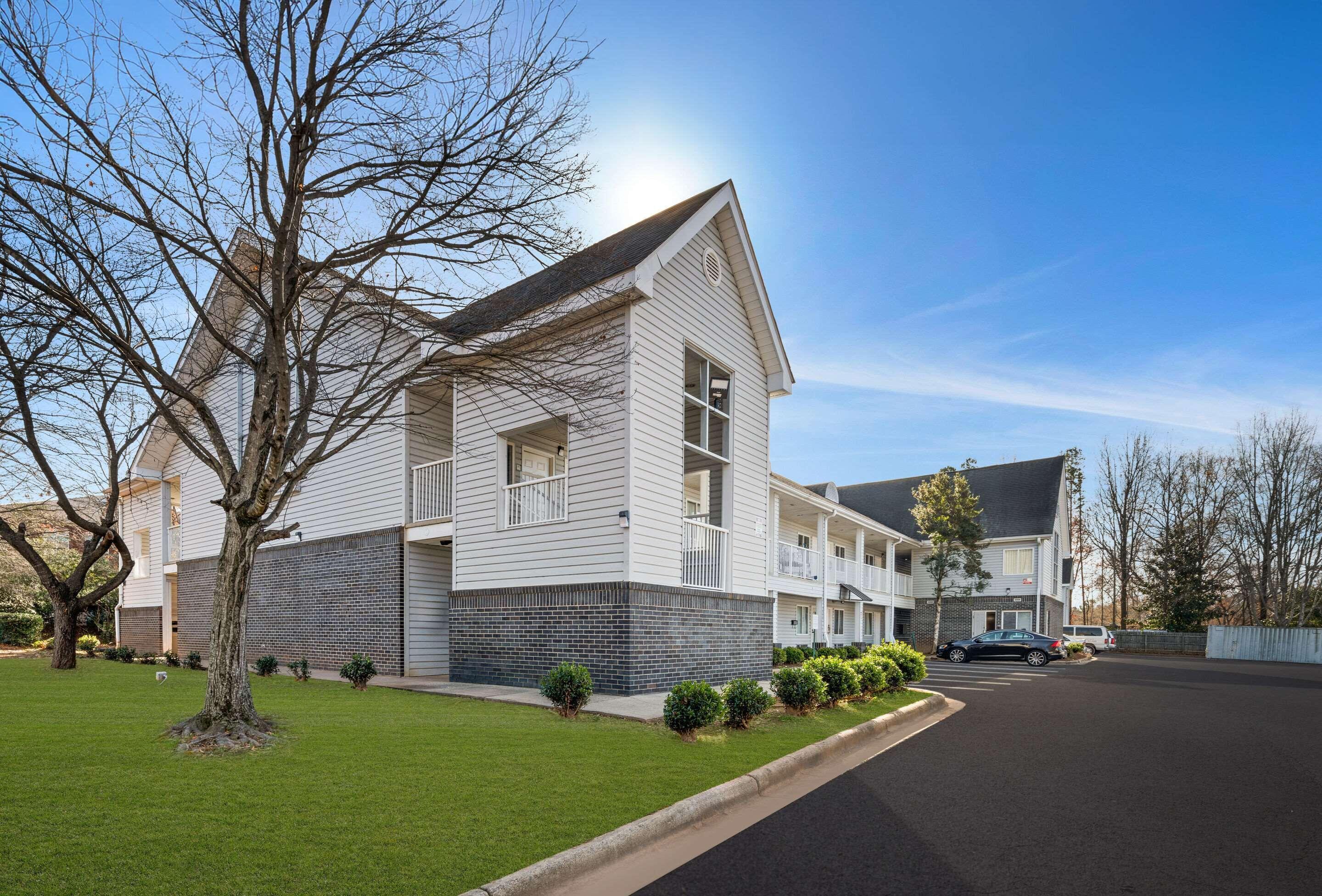 Rodeway Independence Blvd 2*