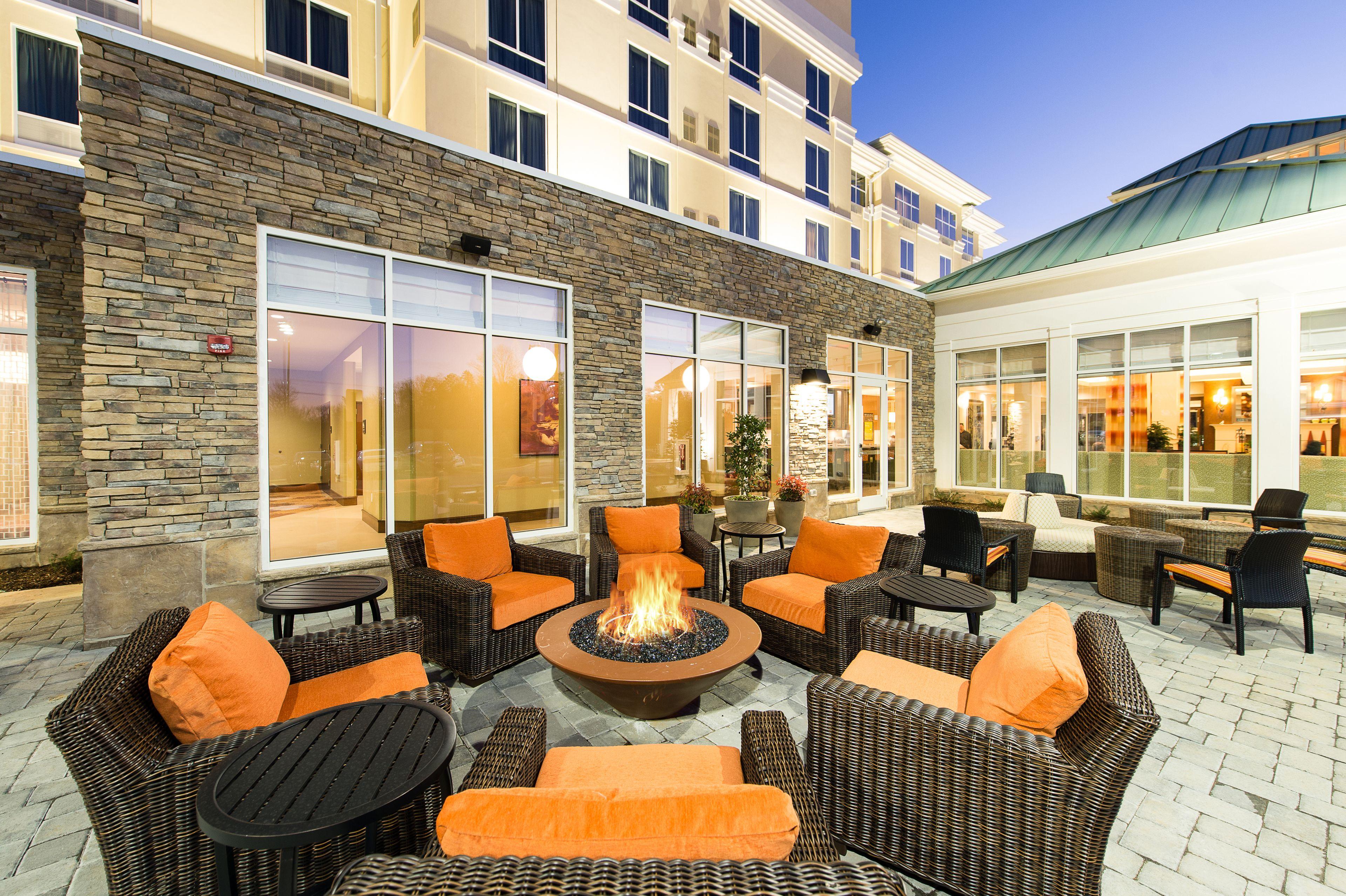 Hilton Garden Airport 3*