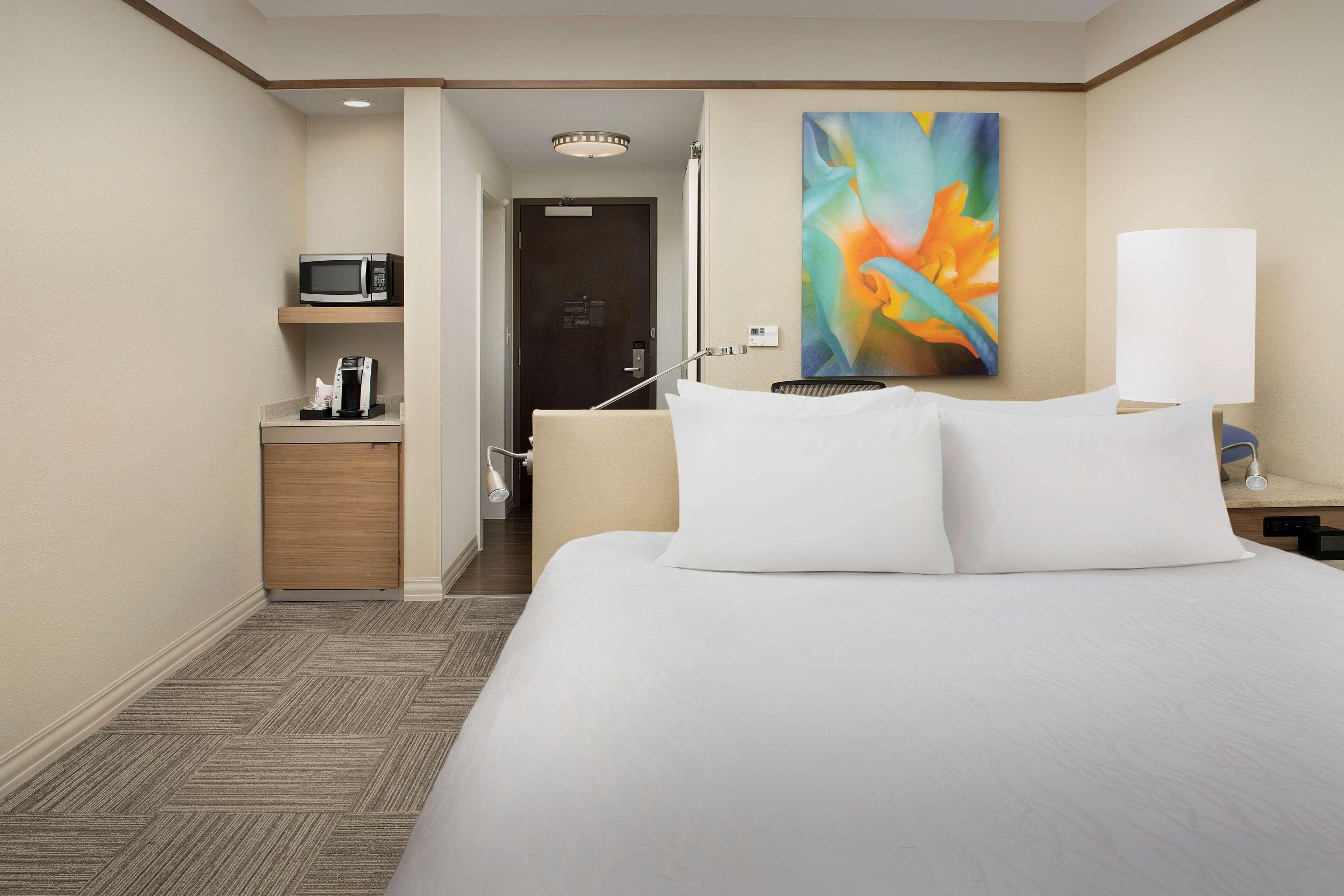 Hilton Garden Airport 3*