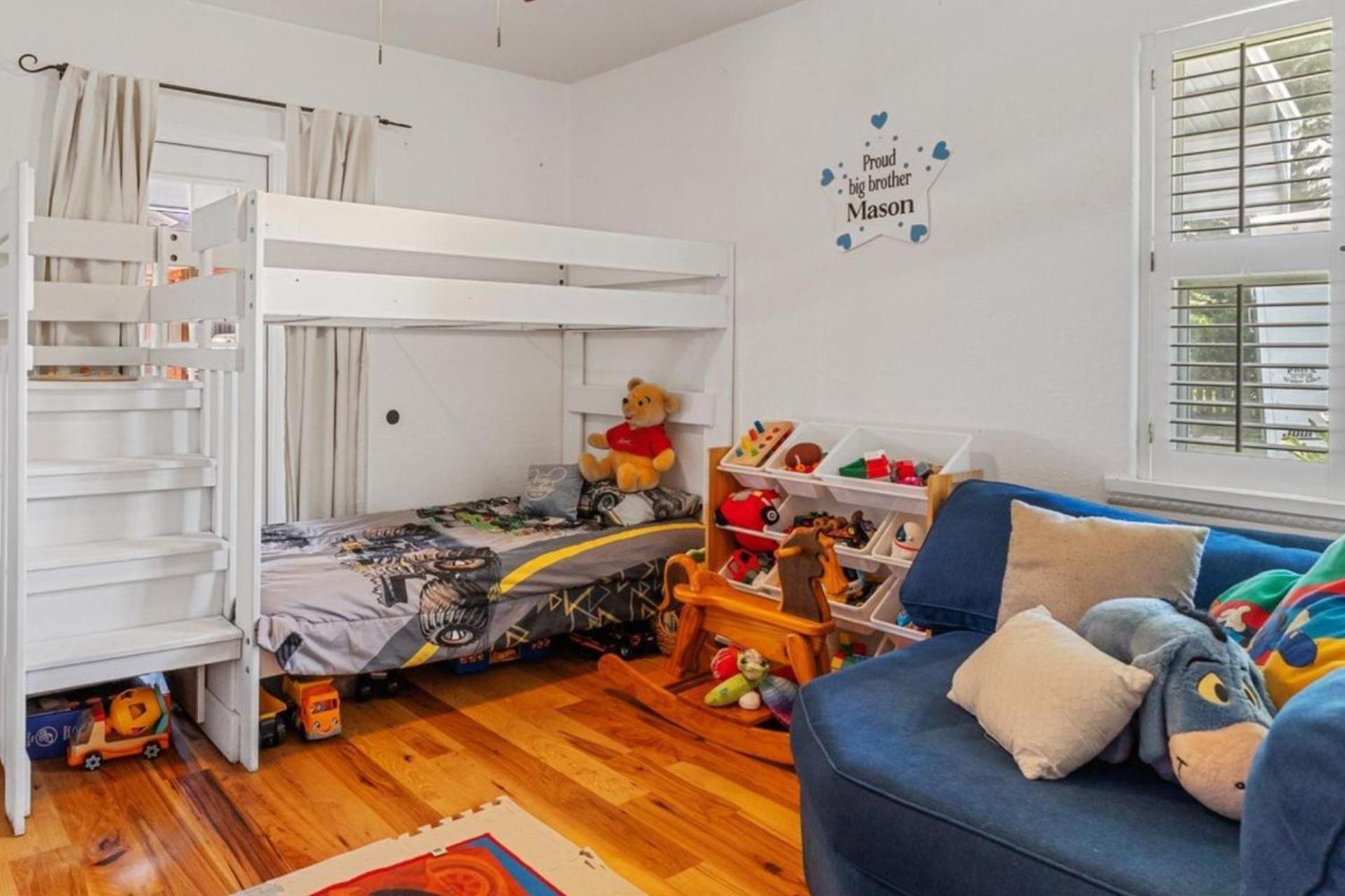 2 Bed Sleeps 4 With Free Parking *