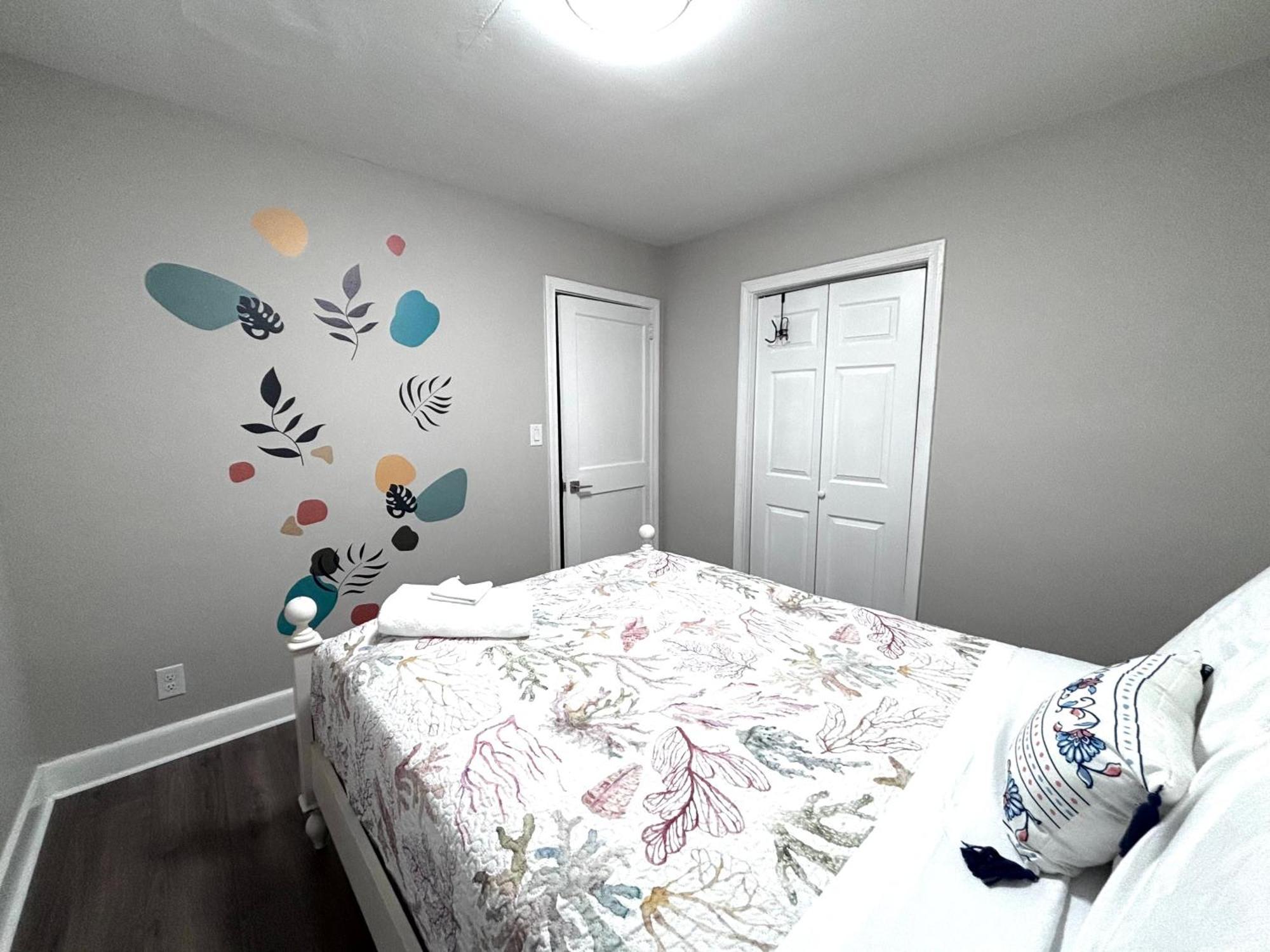 4-beds, 2-bath, Old Charm, Updated Comfort Charlotte