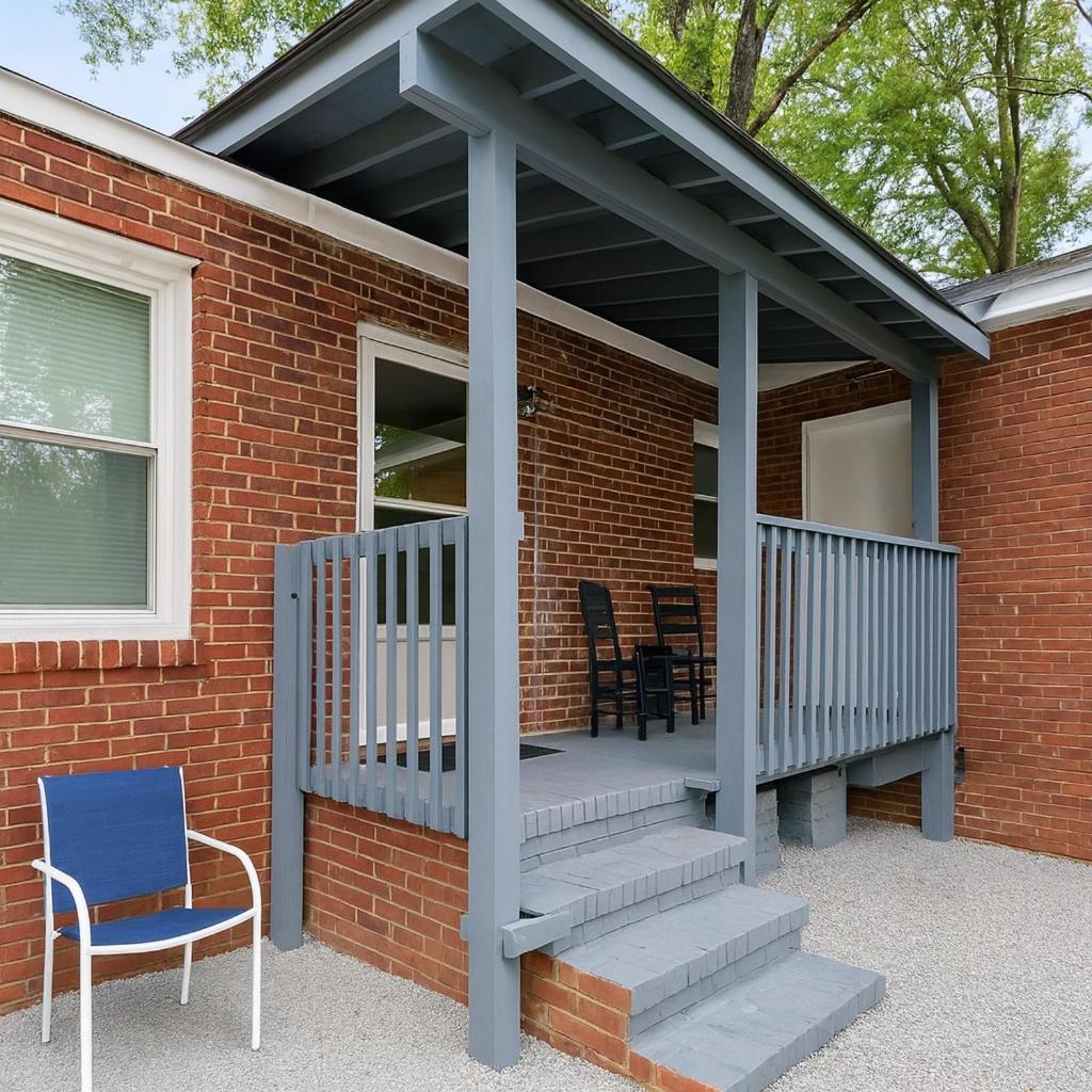 4-beds, 2-bath, Old Charm, Updated Comfort Holiday home