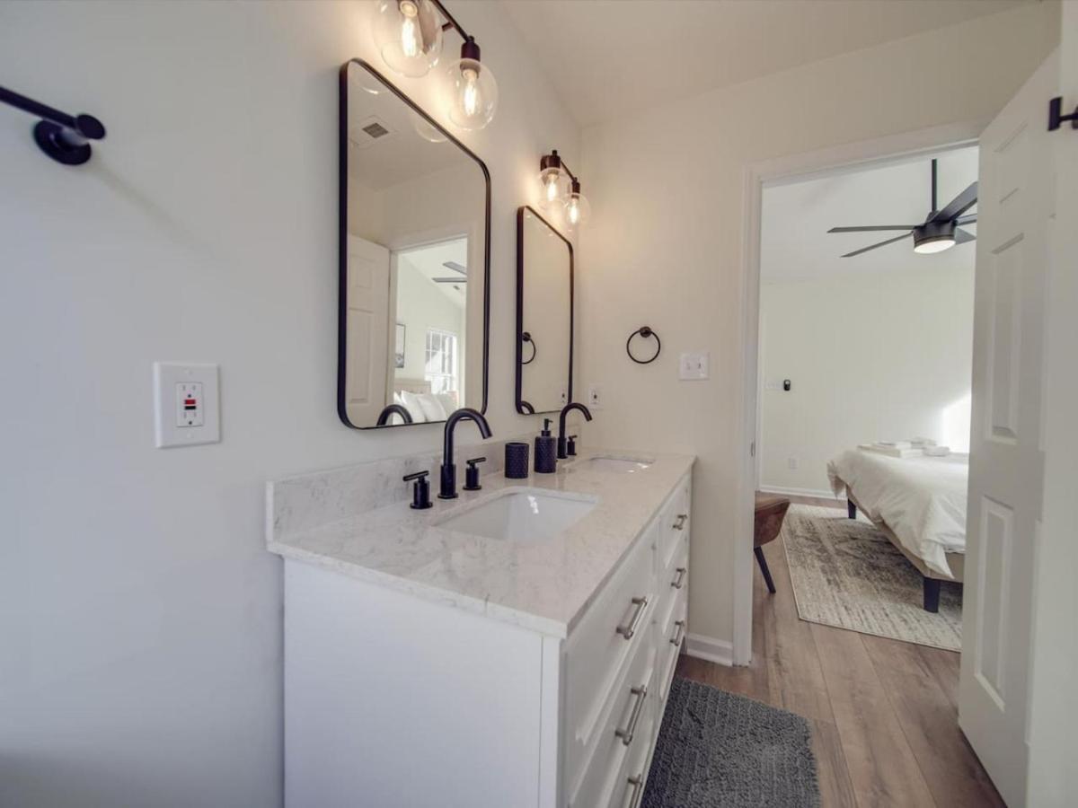 Fully Updated Cozy 3 Bedroom Ranch Escape -wwc- Airport