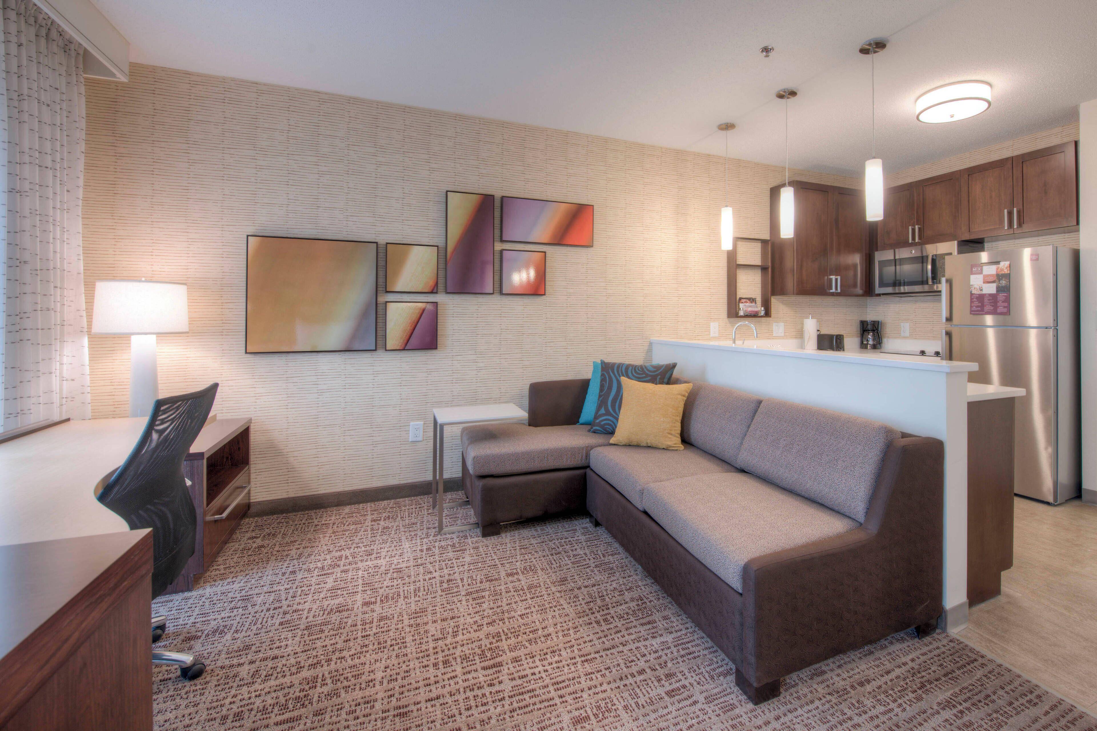 Hotel By Marriott Airport