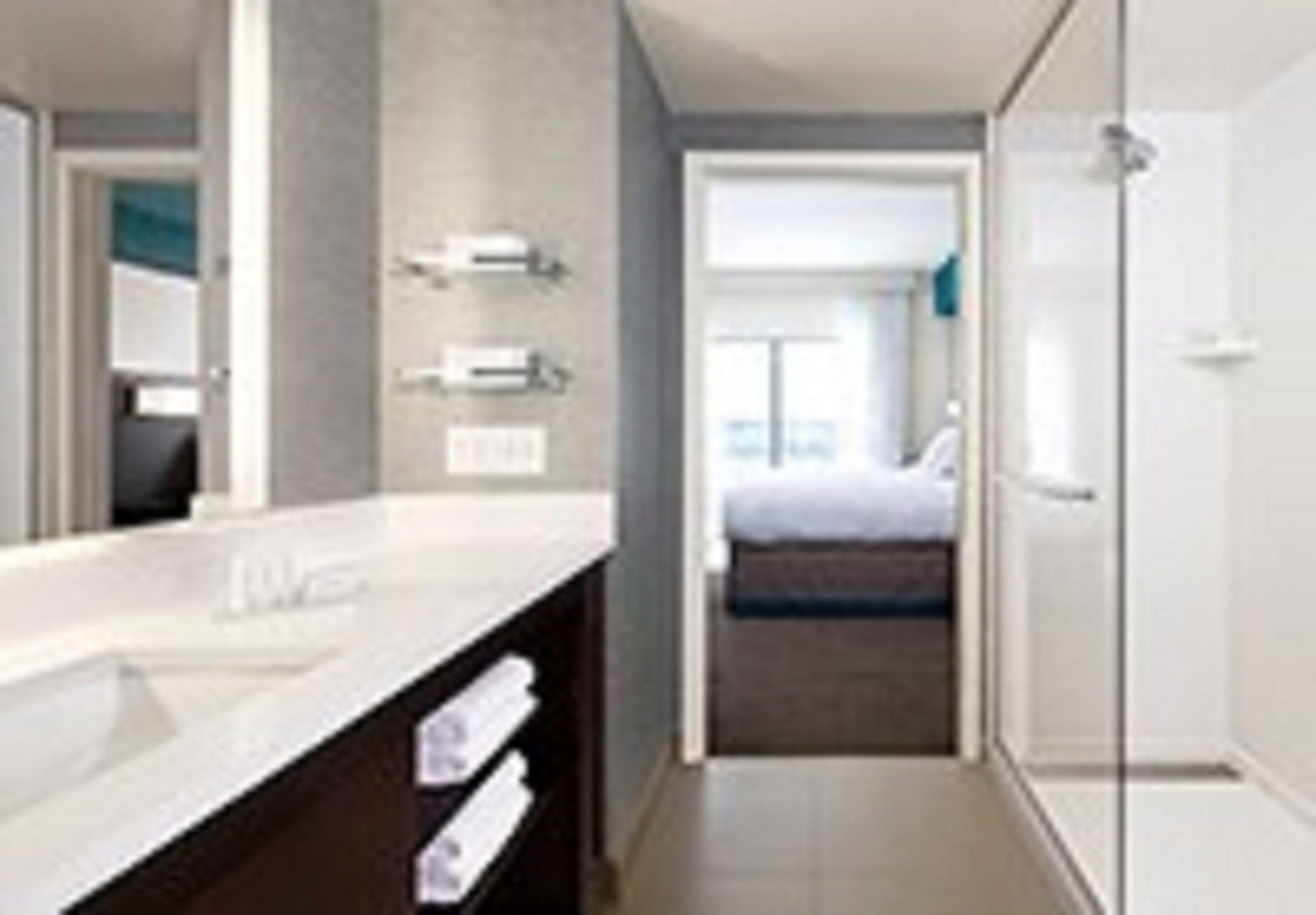 By Marriott Airport 3*