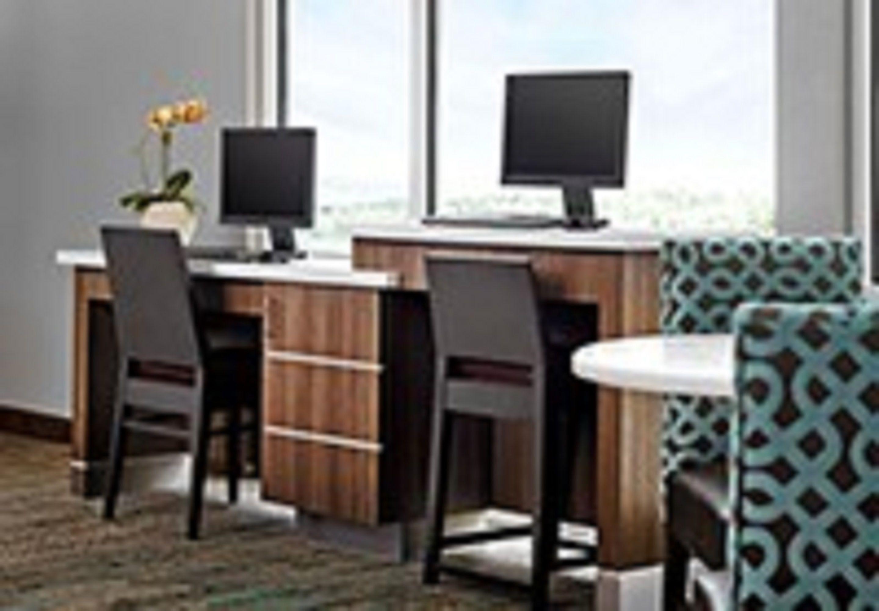 Hotel By Marriott Airport