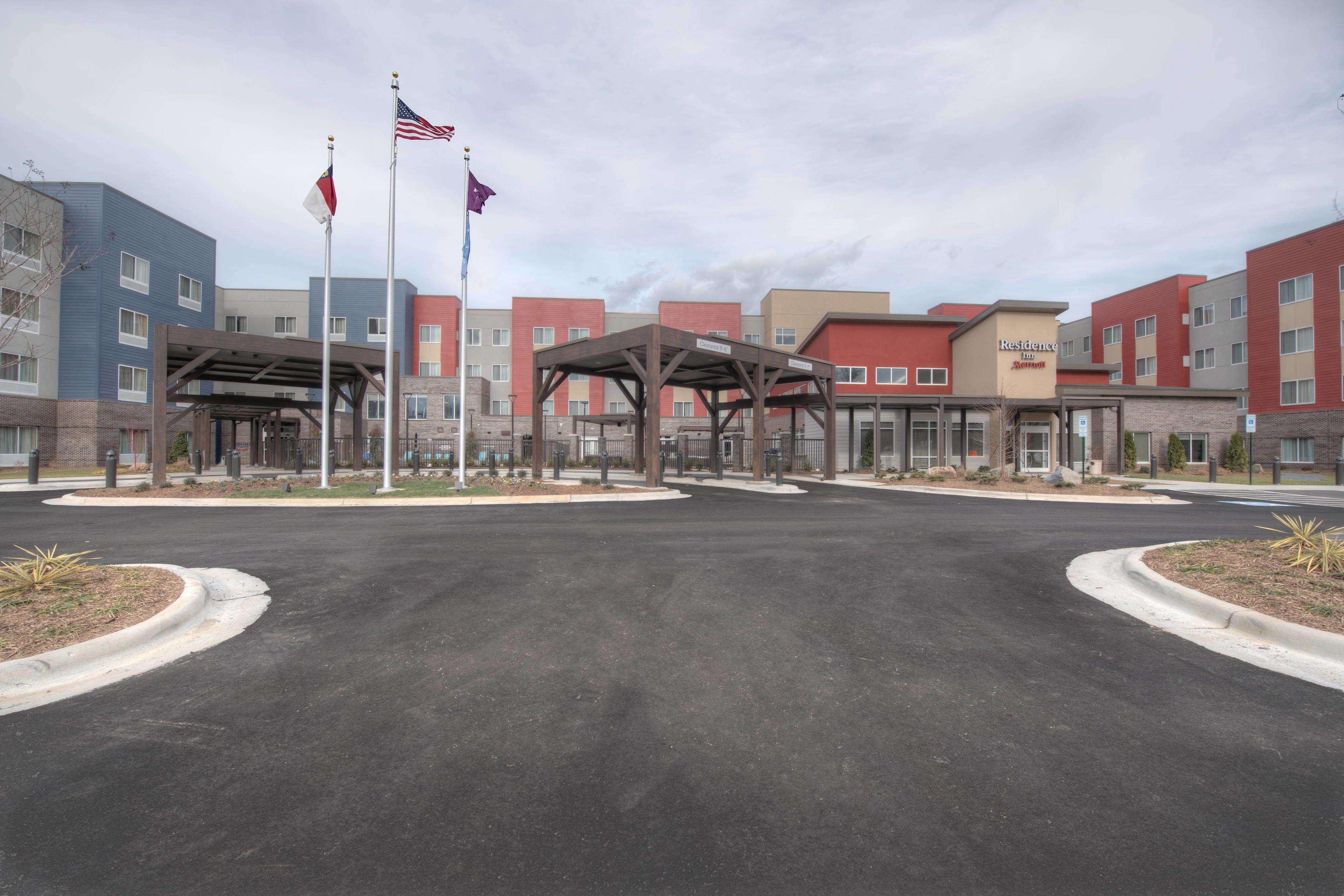 By Marriott Airport 3*