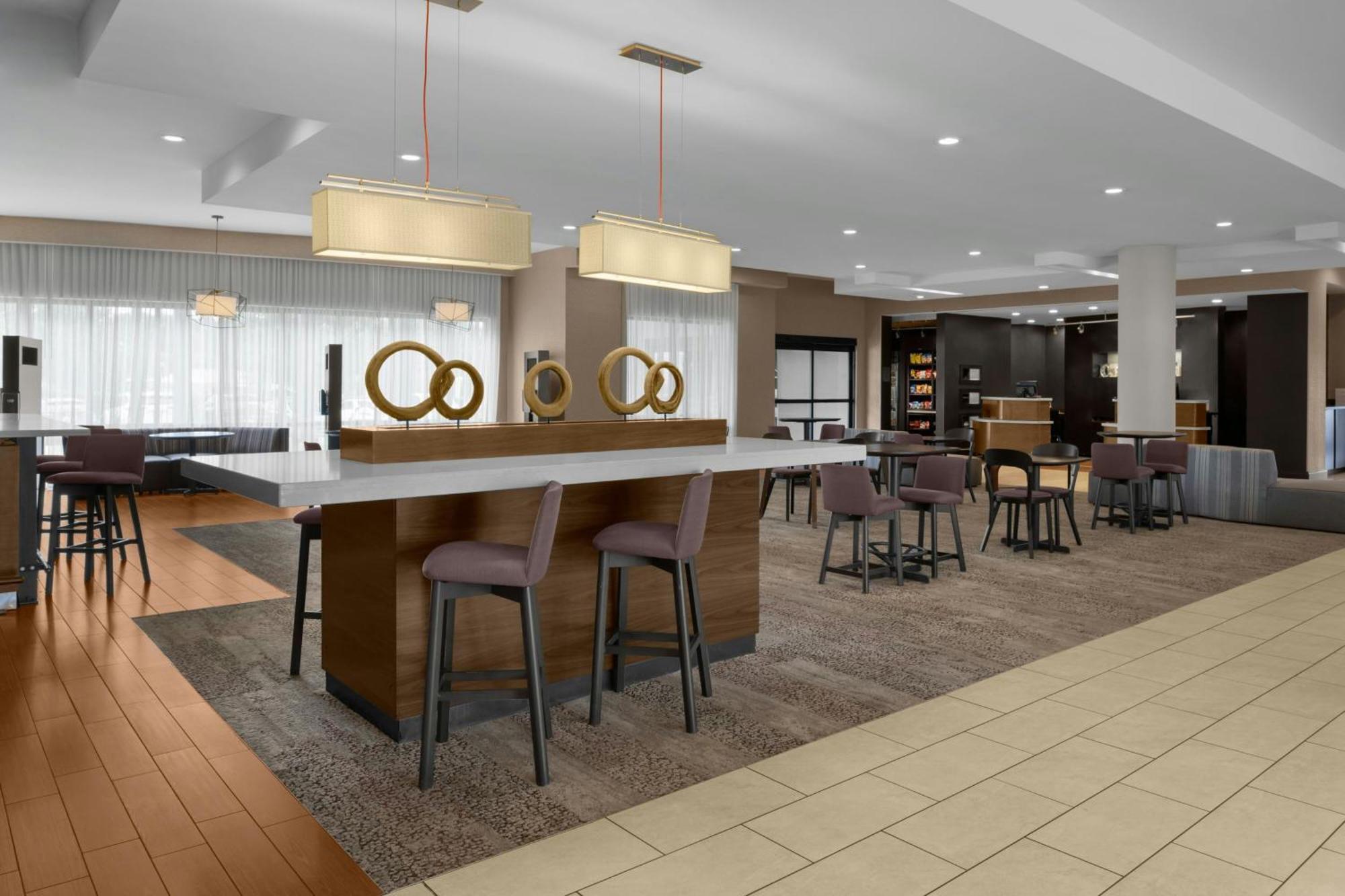 Hotel Courtyard Airport North 3*