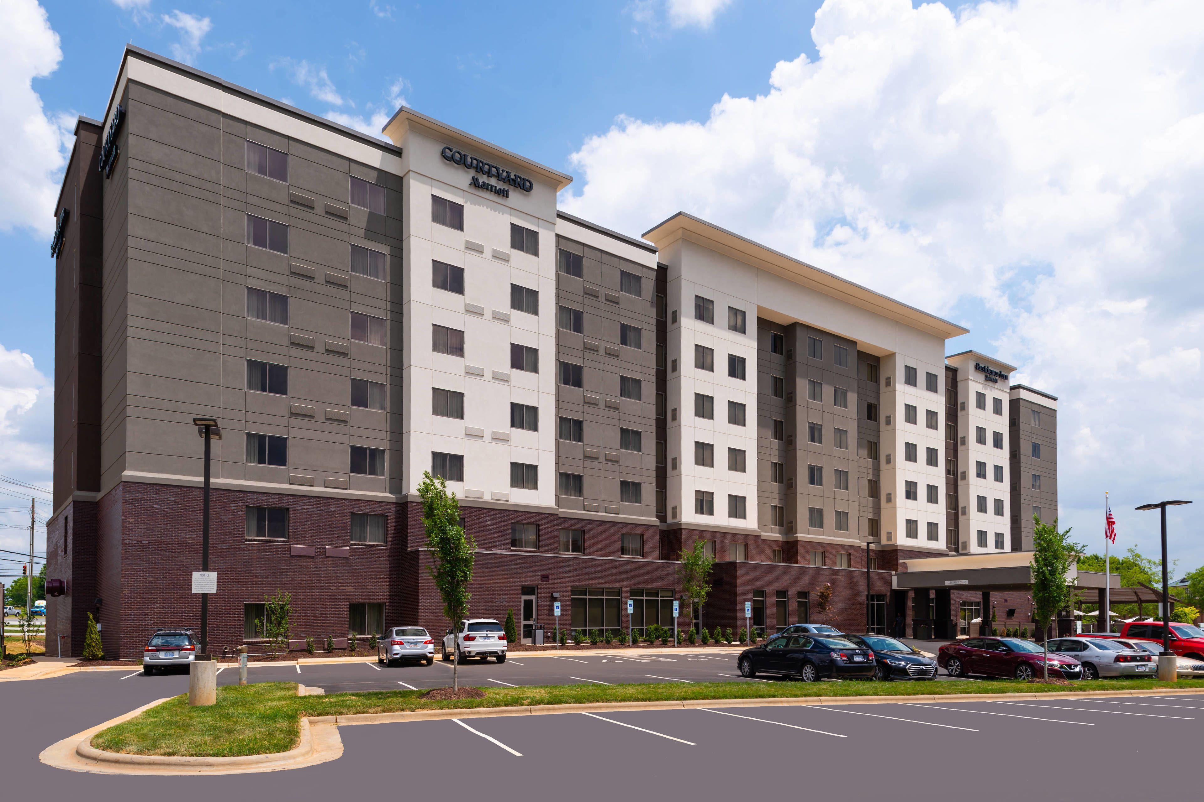 Courtyard By Marriott Northlake Hotel