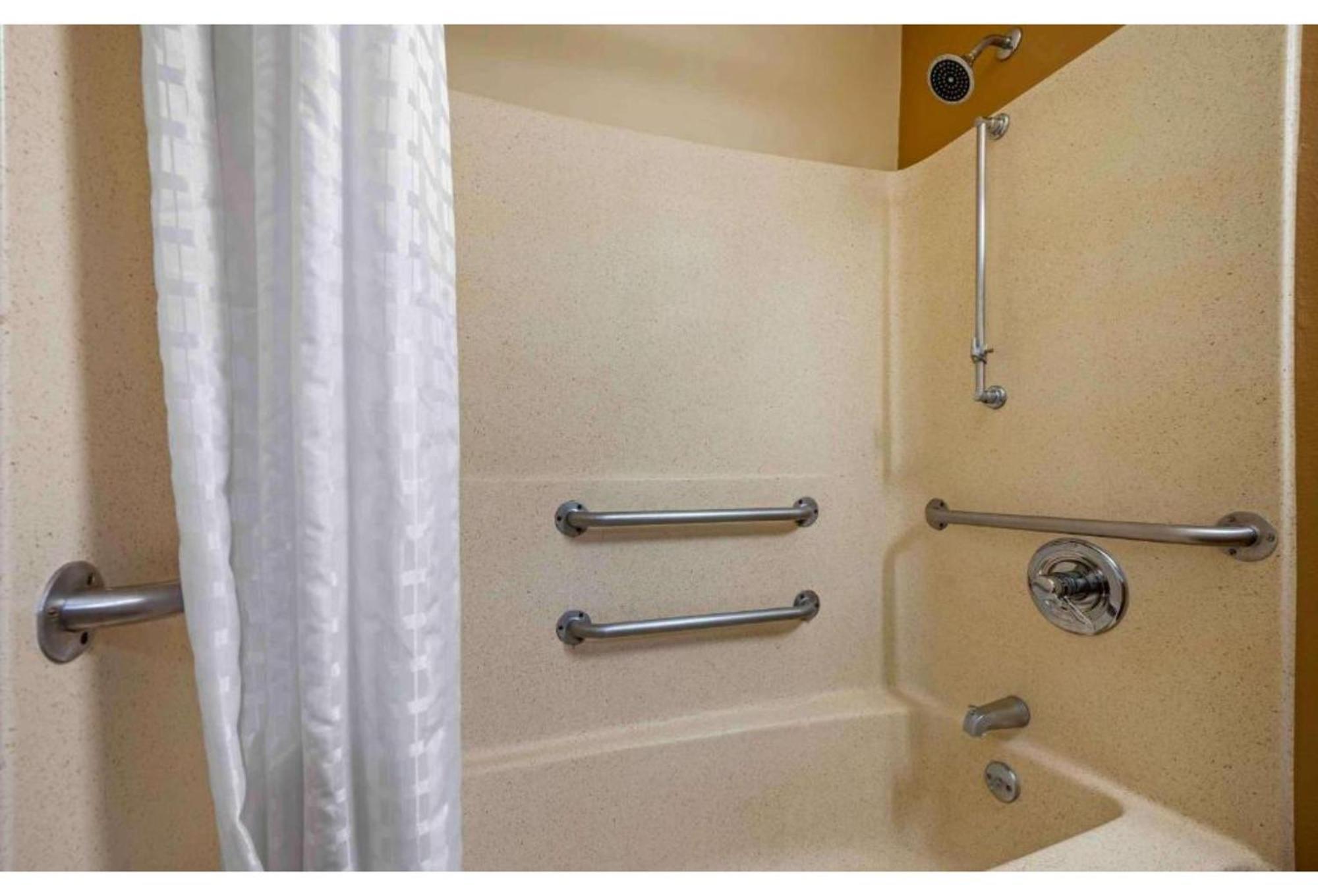 Hotel 6 Charlotte, Nc - Tyvola Rd-executive Park Charlotte