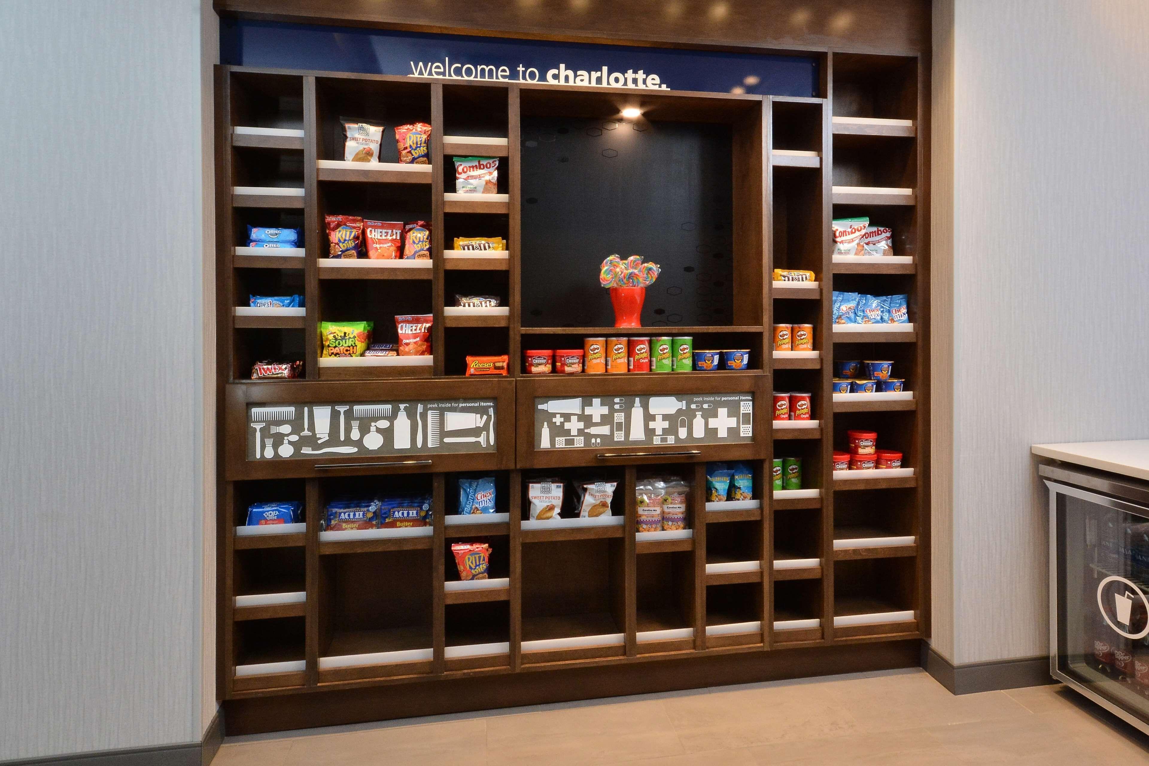 Hampton & North I 485 Hotel 3*