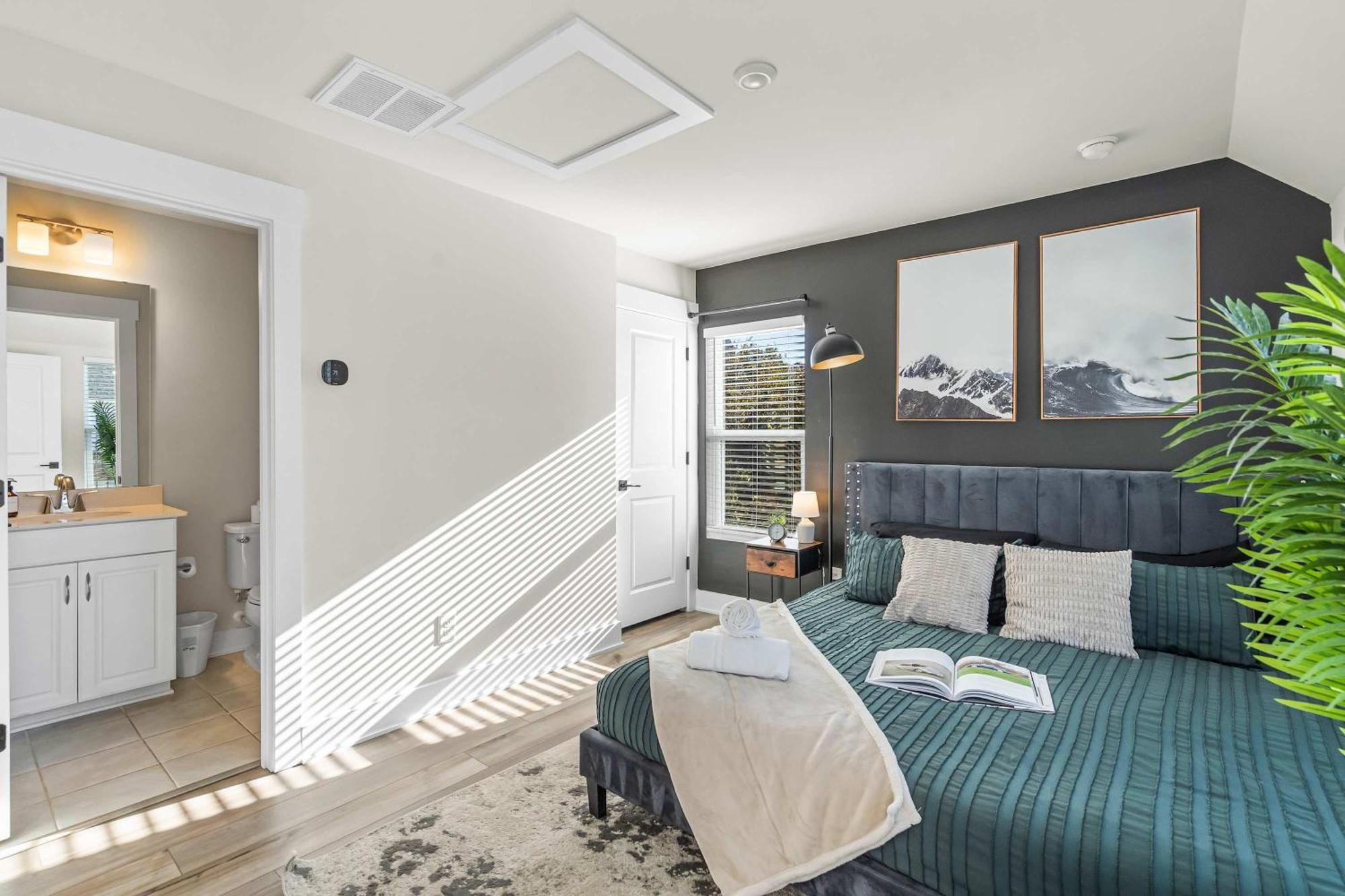 Luxe King 3br Townhouse Mins To Uptown Clt Holiday home *