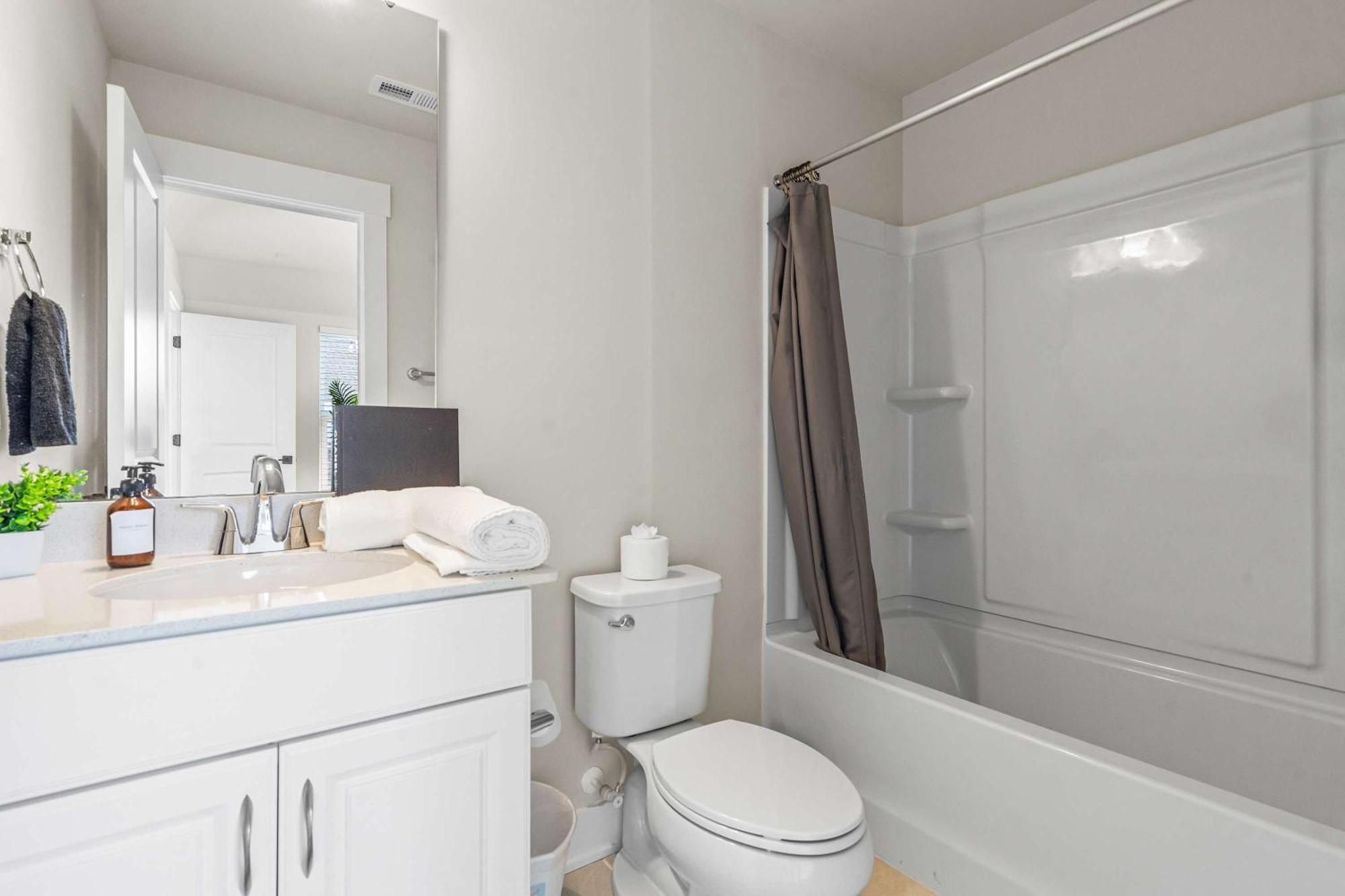 Holiday home Luxe King 3br Townhouse Mins To Uptown Clt