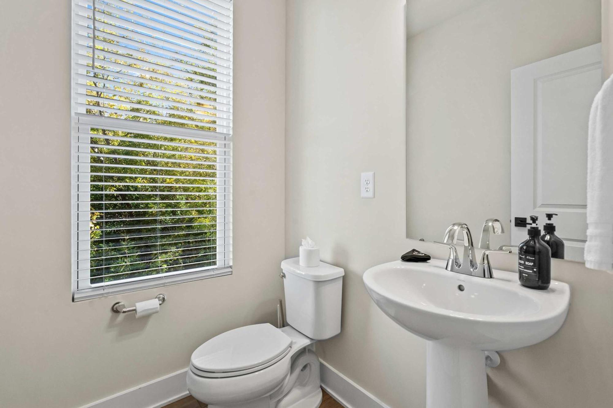 Holiday home Luxe King 3br Townhouse Mins To Uptown Clt *