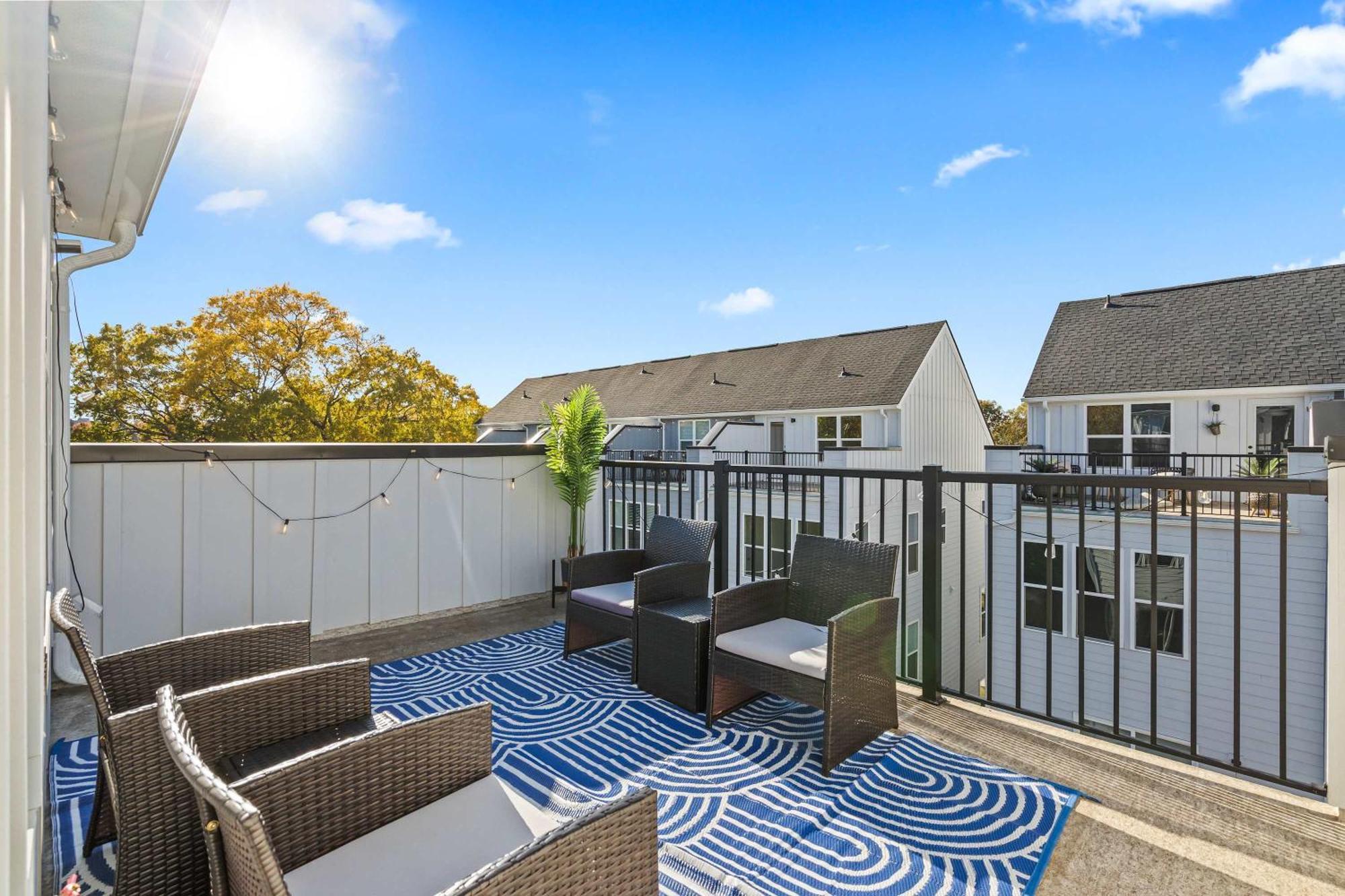 Holiday home Luxe King 3br Townhouse Mins To Uptown Clt *