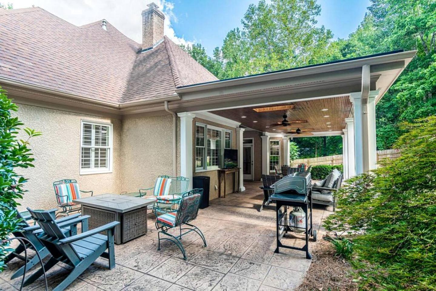 Holiday home Impressive Luxurious With Pool And Game Space In Nc Charlotte