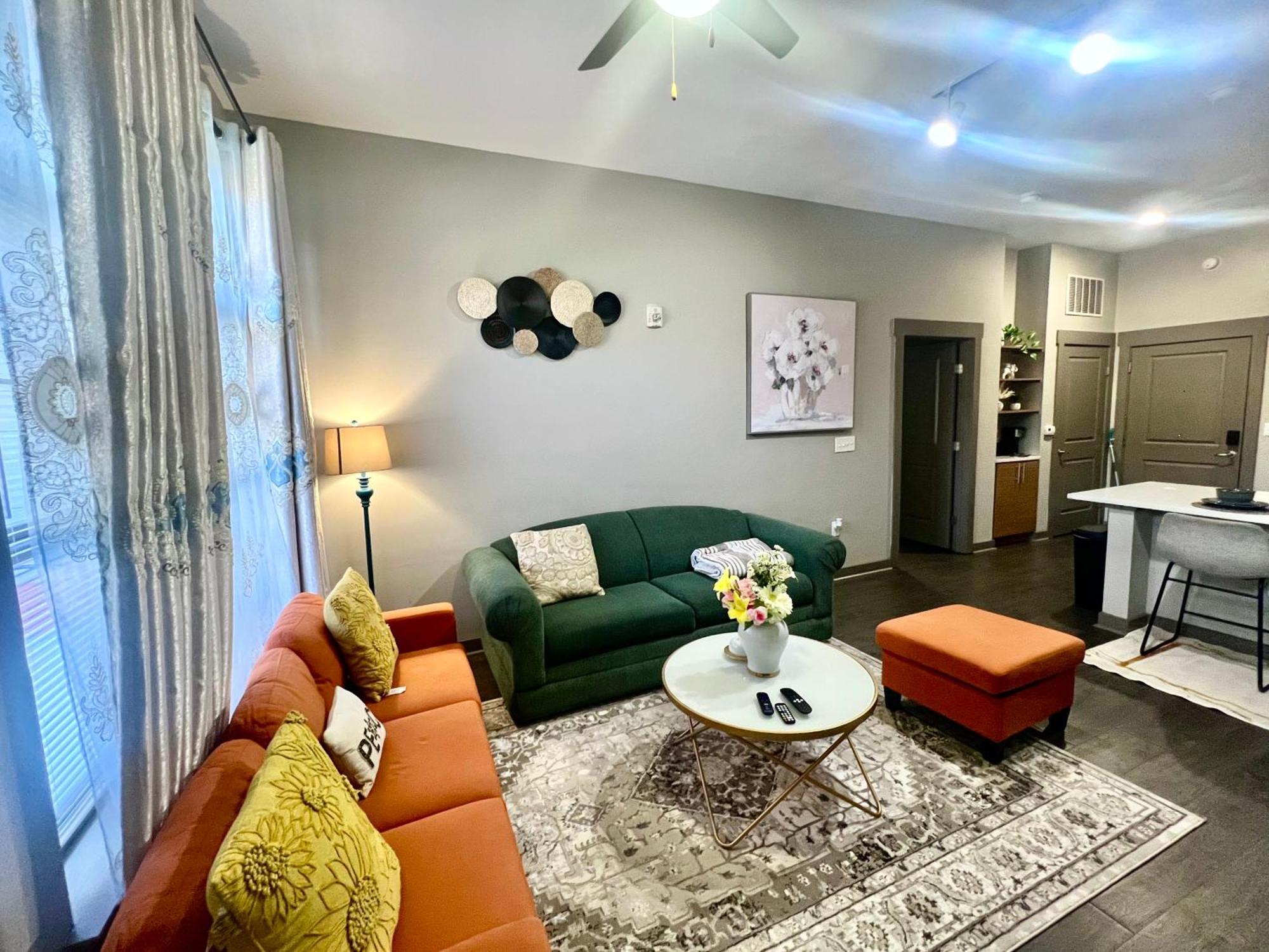 Uptown Modern 2br Apartment