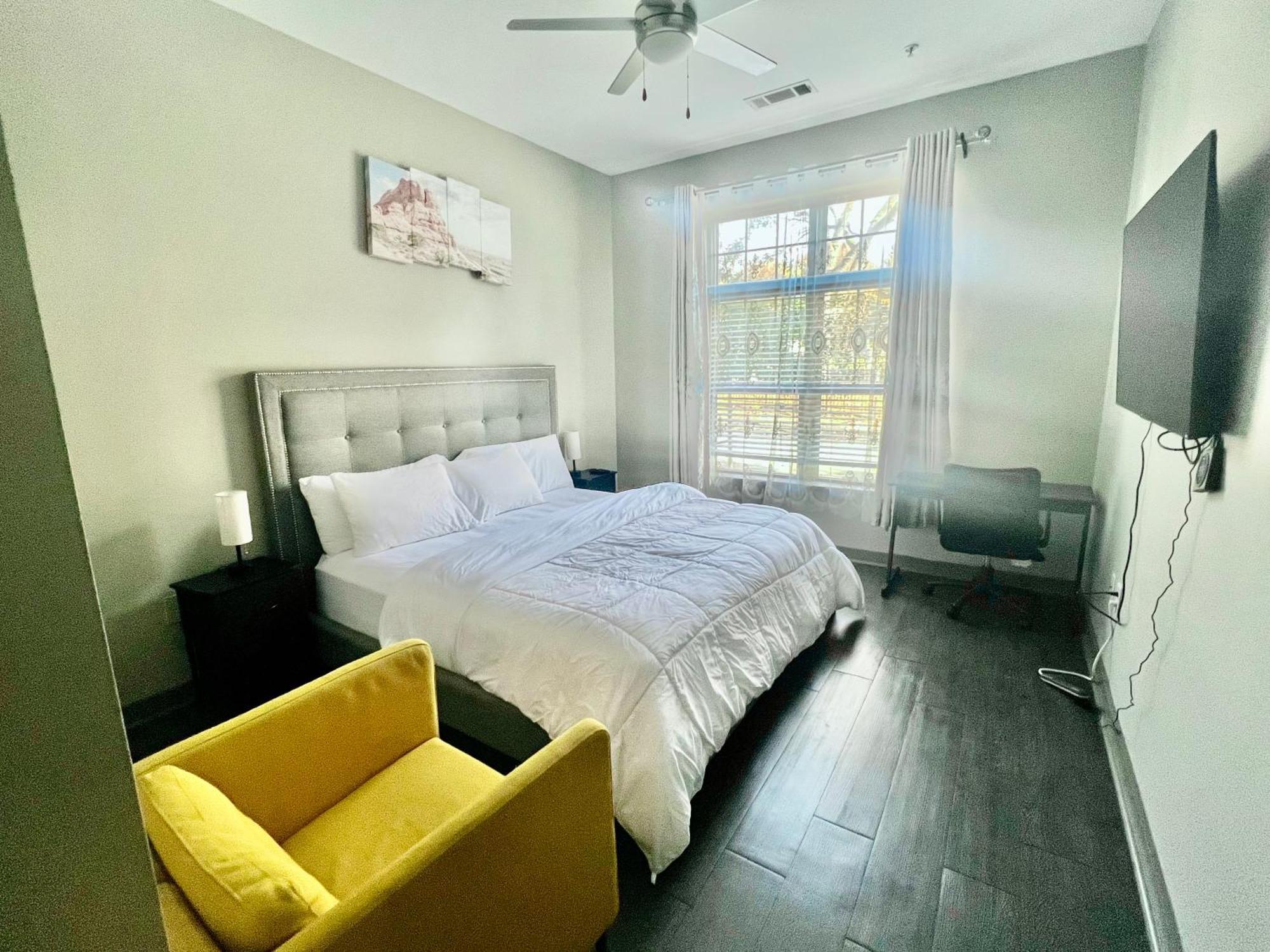Uptown Modern 2br