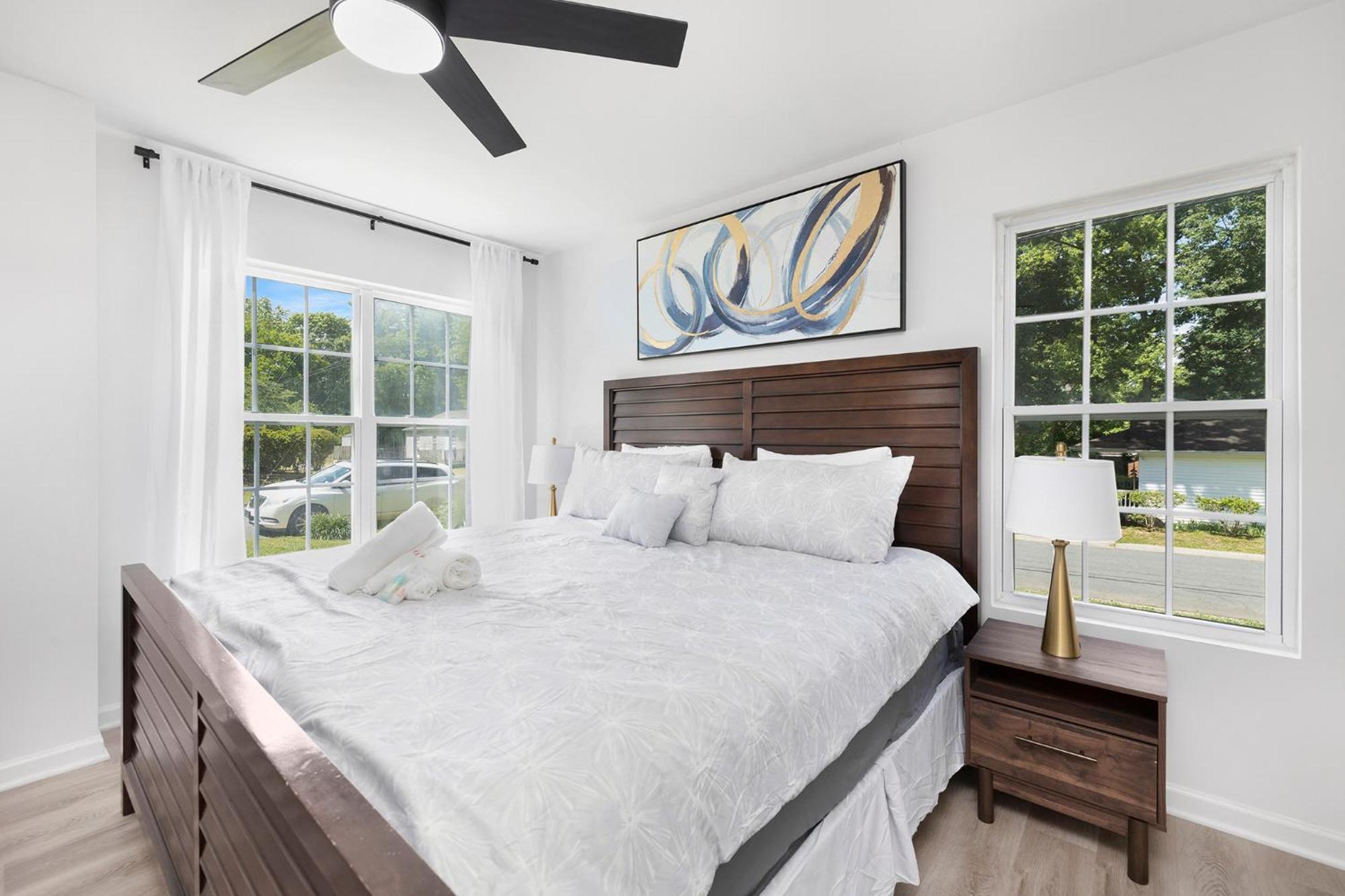 Stylish Queen Getaway In Camp North End Holiday home