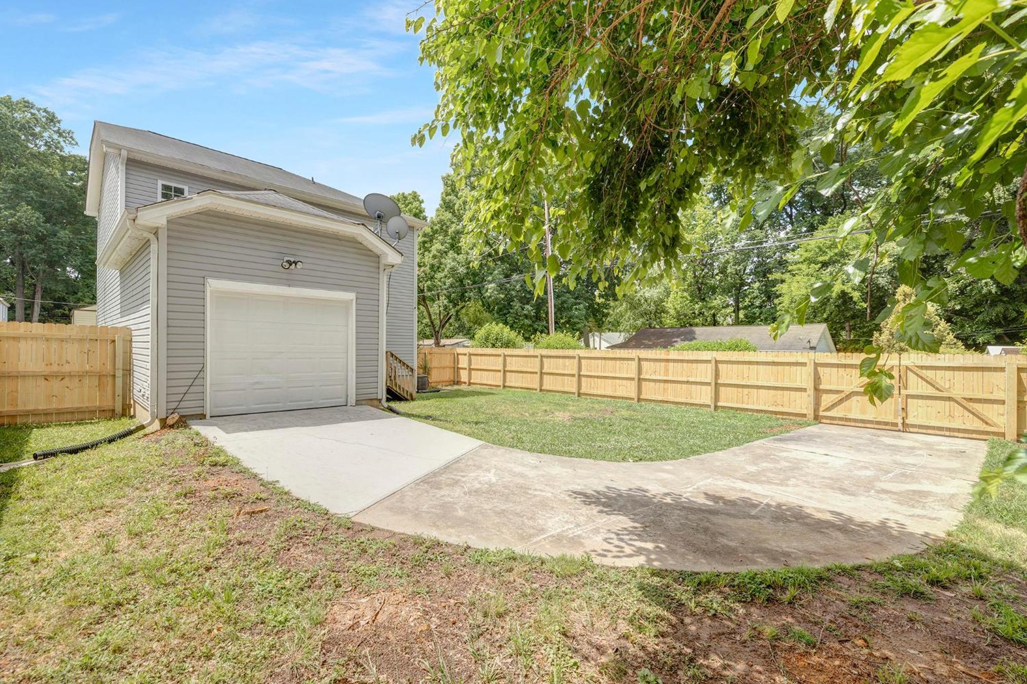 Stylish Queen Getaway In Camp North End Holiday home Charlotte