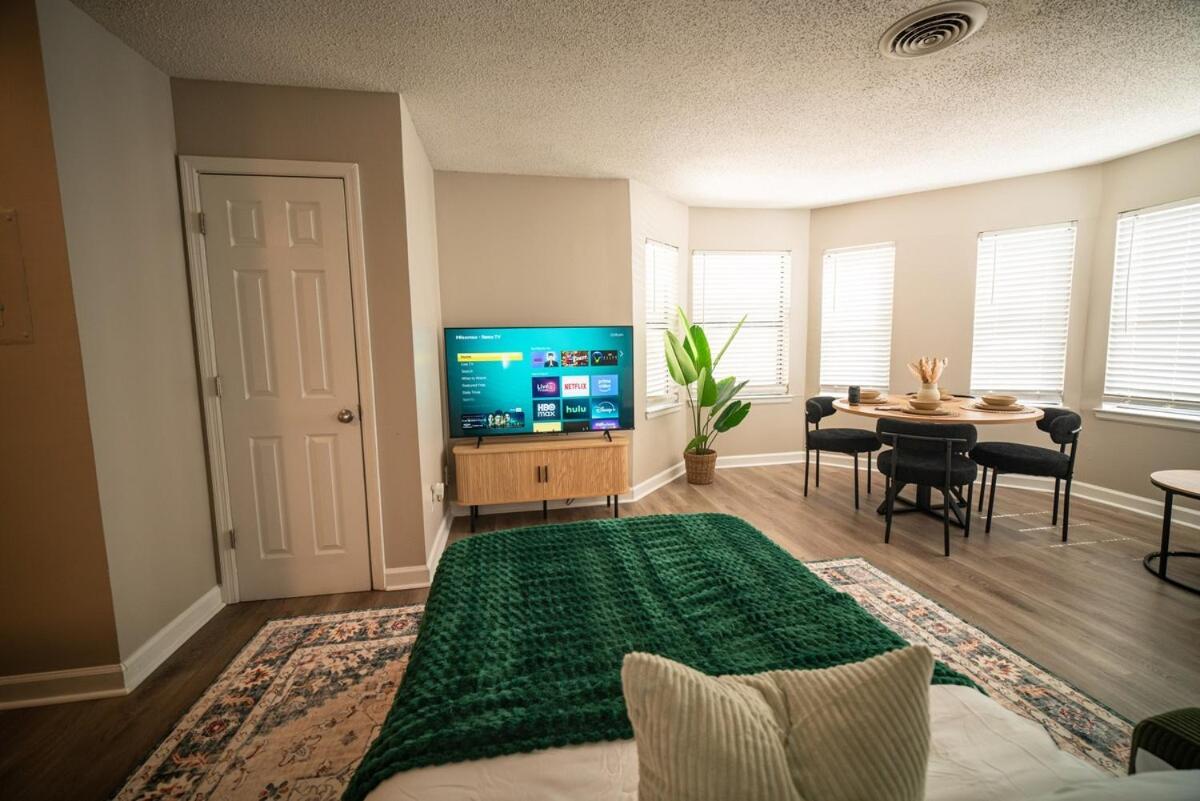 Stylish & Cozy Retreat With Backyard & Parking *