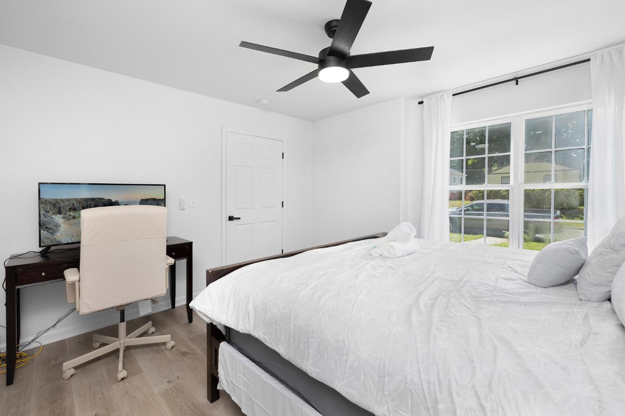 Holiday home Stylish Queen Getaway In Camp North End