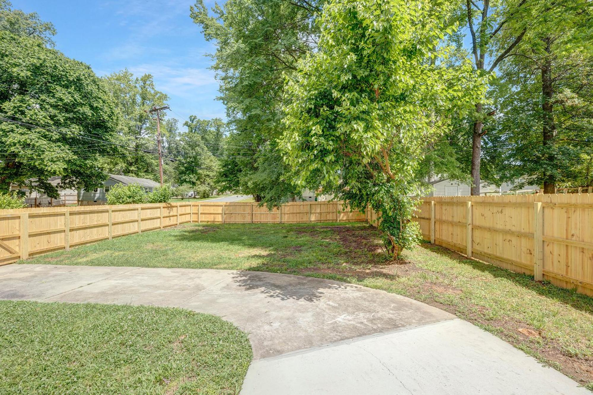 Stylish Queen Getaway In Camp North End