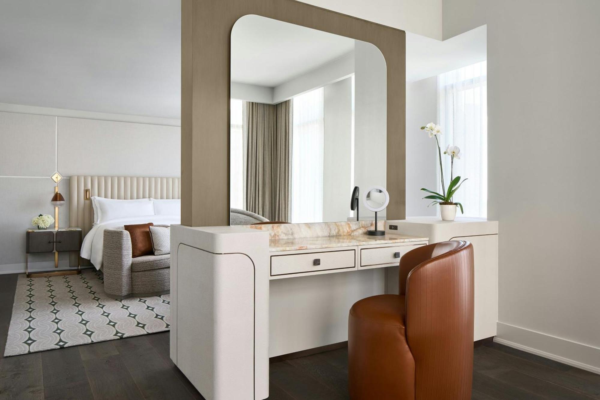 The Ritz-carlton,