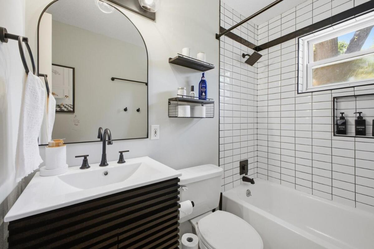 Stylish 3bd Ranch - Walk To South End & Dilworth *