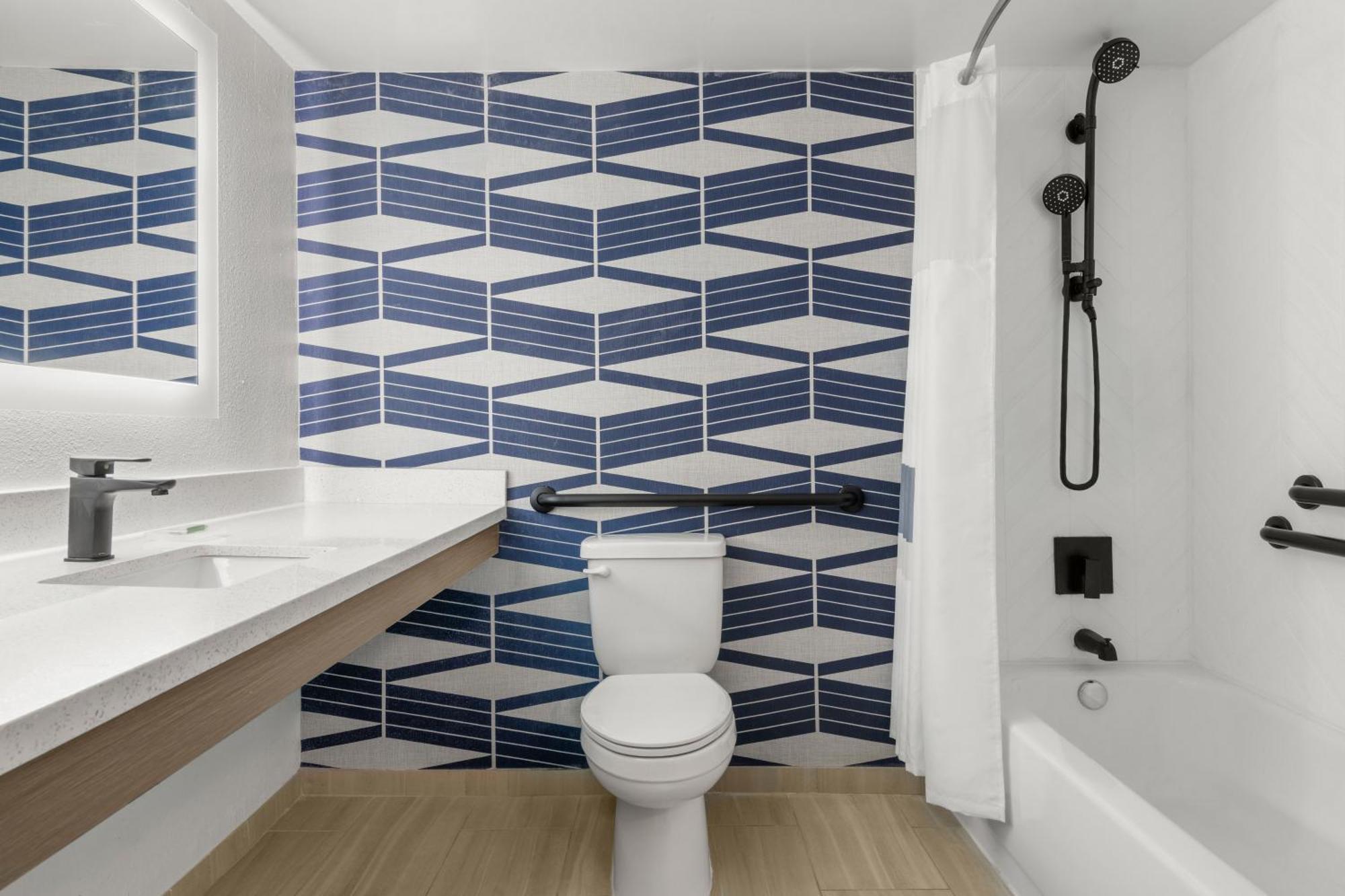 Hotel Express By Marriott South End 3*