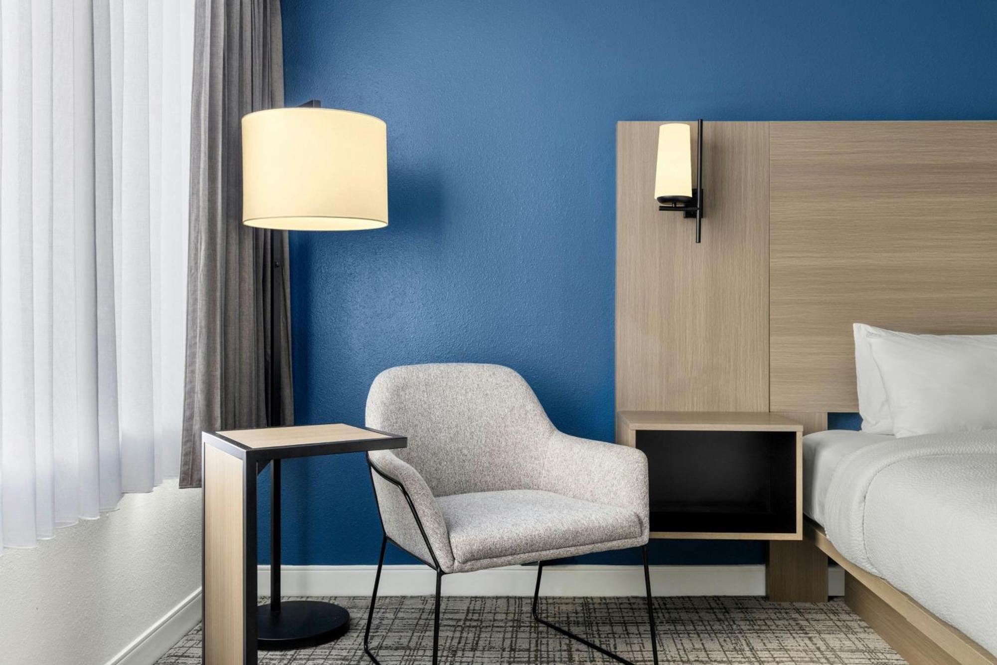 Hotel Express By Marriott South End 3*