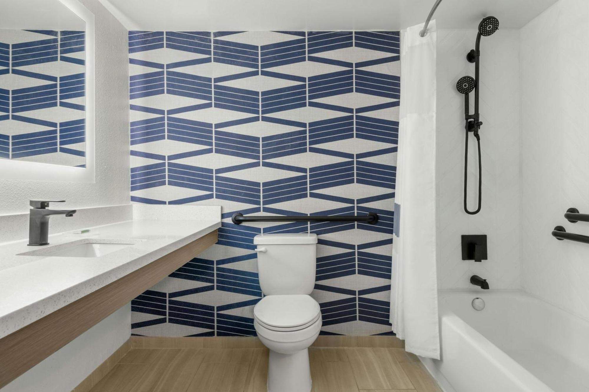 Hotel Express By Marriott South End 3*