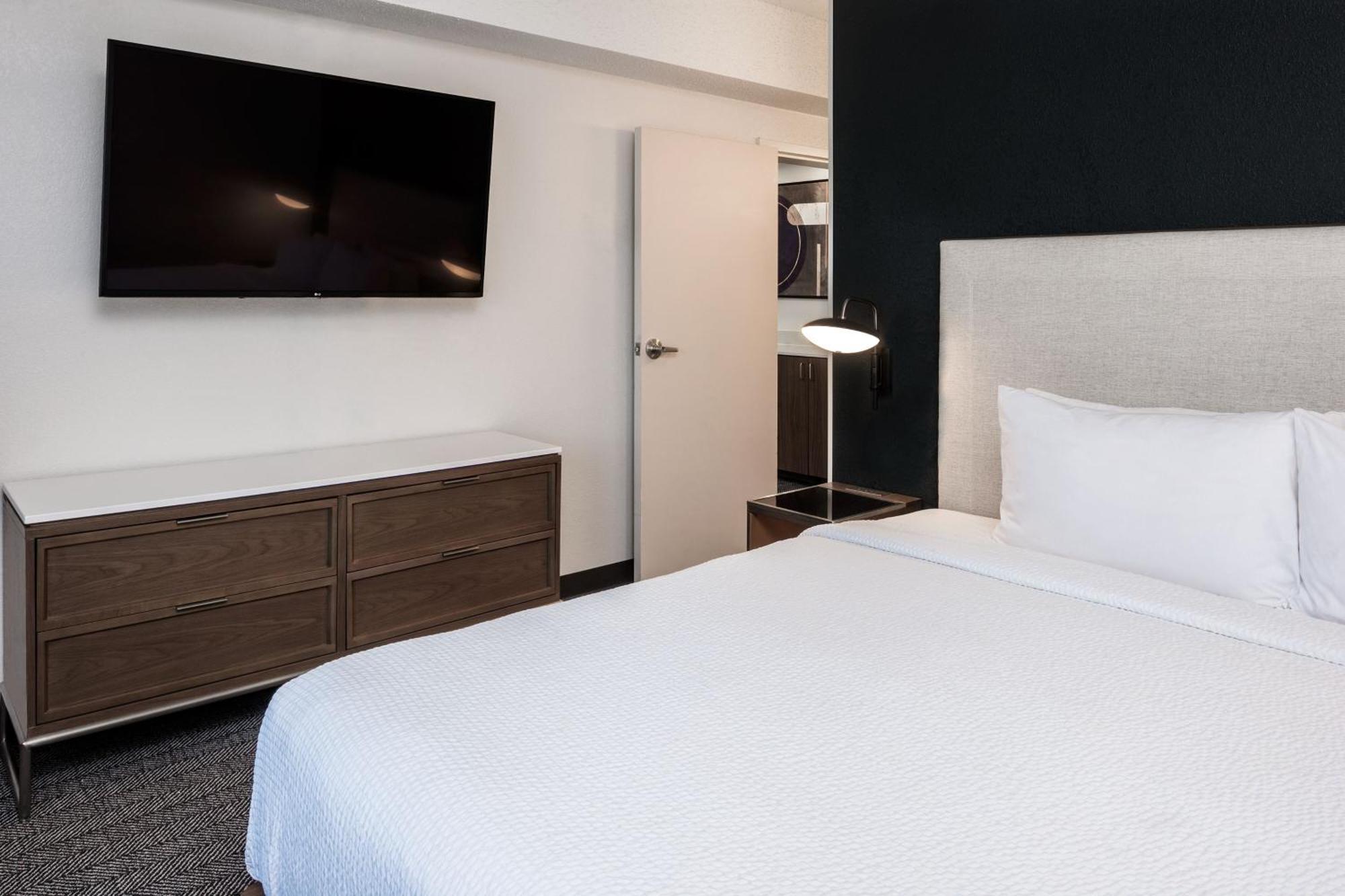 Courtyard By Marriott Ballantyne Hotel